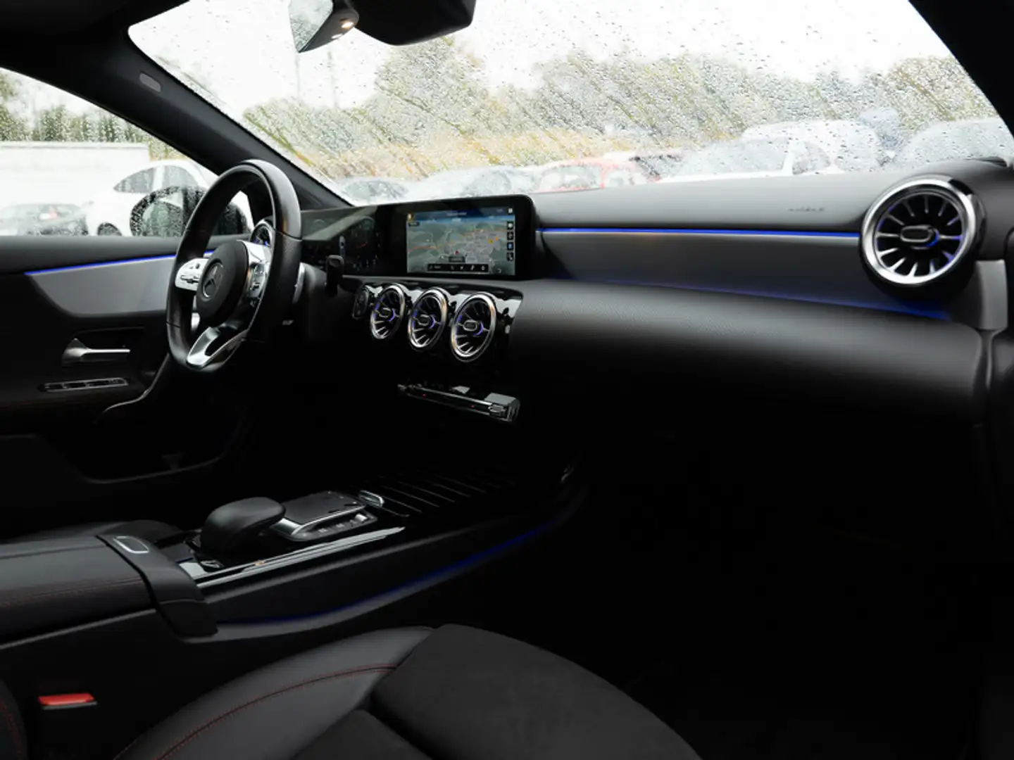 Mercedes-Benz A 250 AMG-Sport/LED/Cam/Pano/AHK/Night/Ambi/18' Zwart - 2