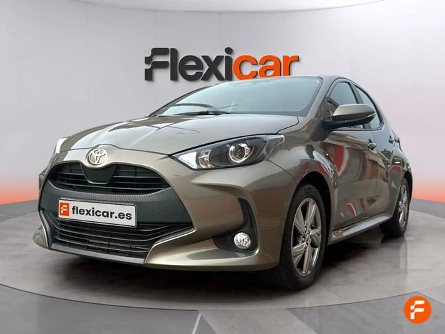 Toyota Yaris 120H 1.5 Active Plus Marrón - 2