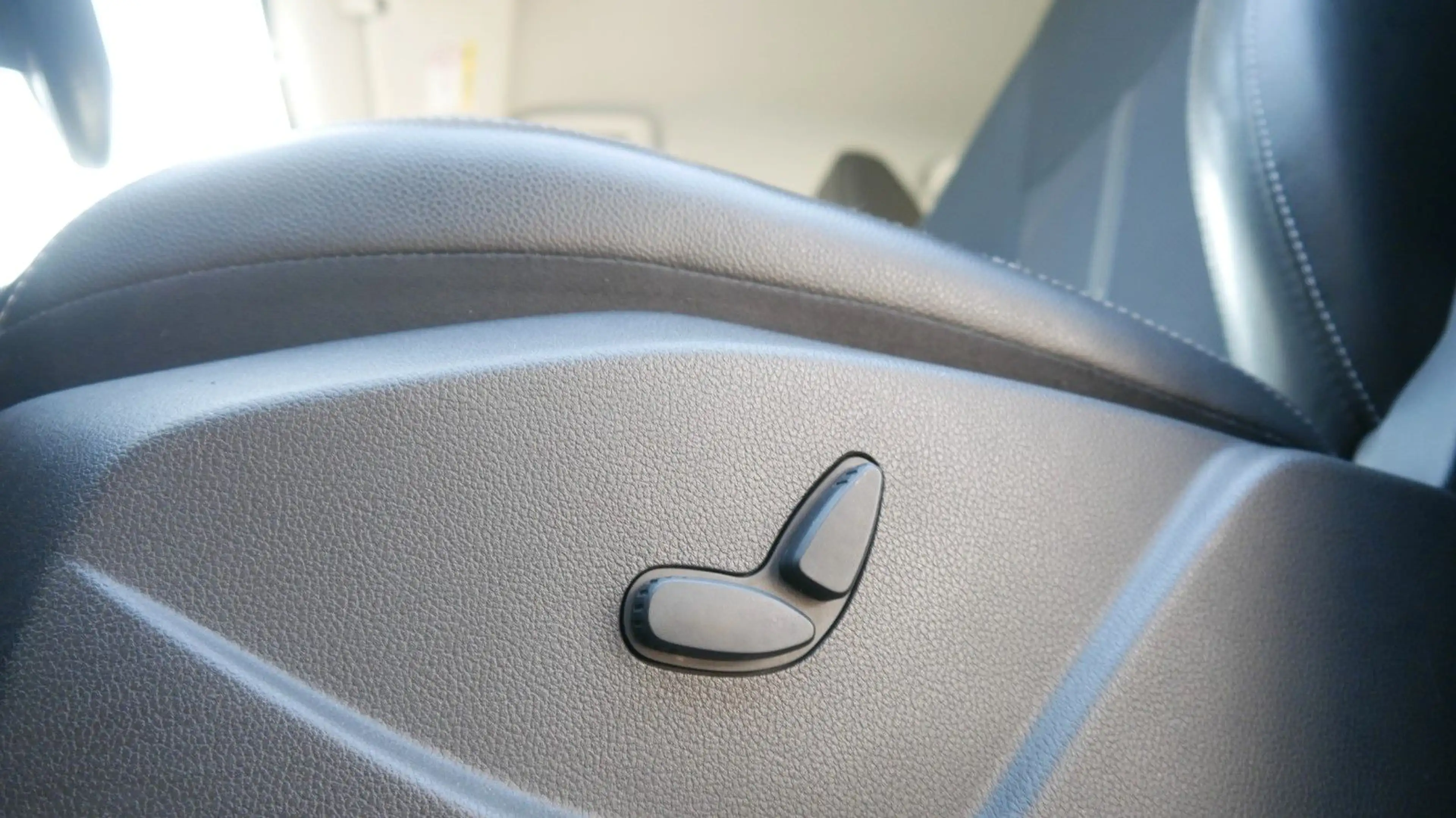 Ford C-Max Titanium — photo 10