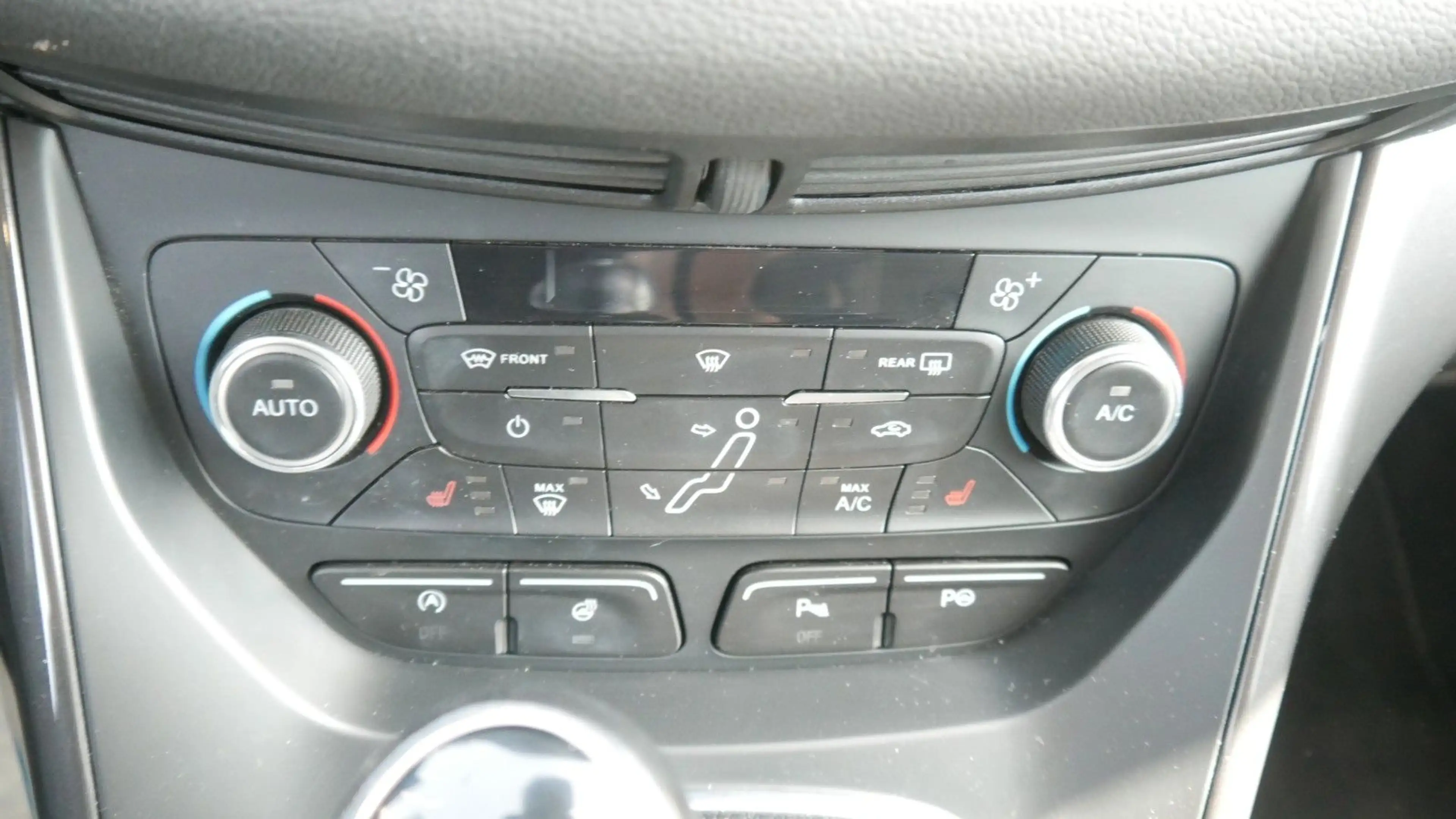 Ford C-Max Titanium — photo 14