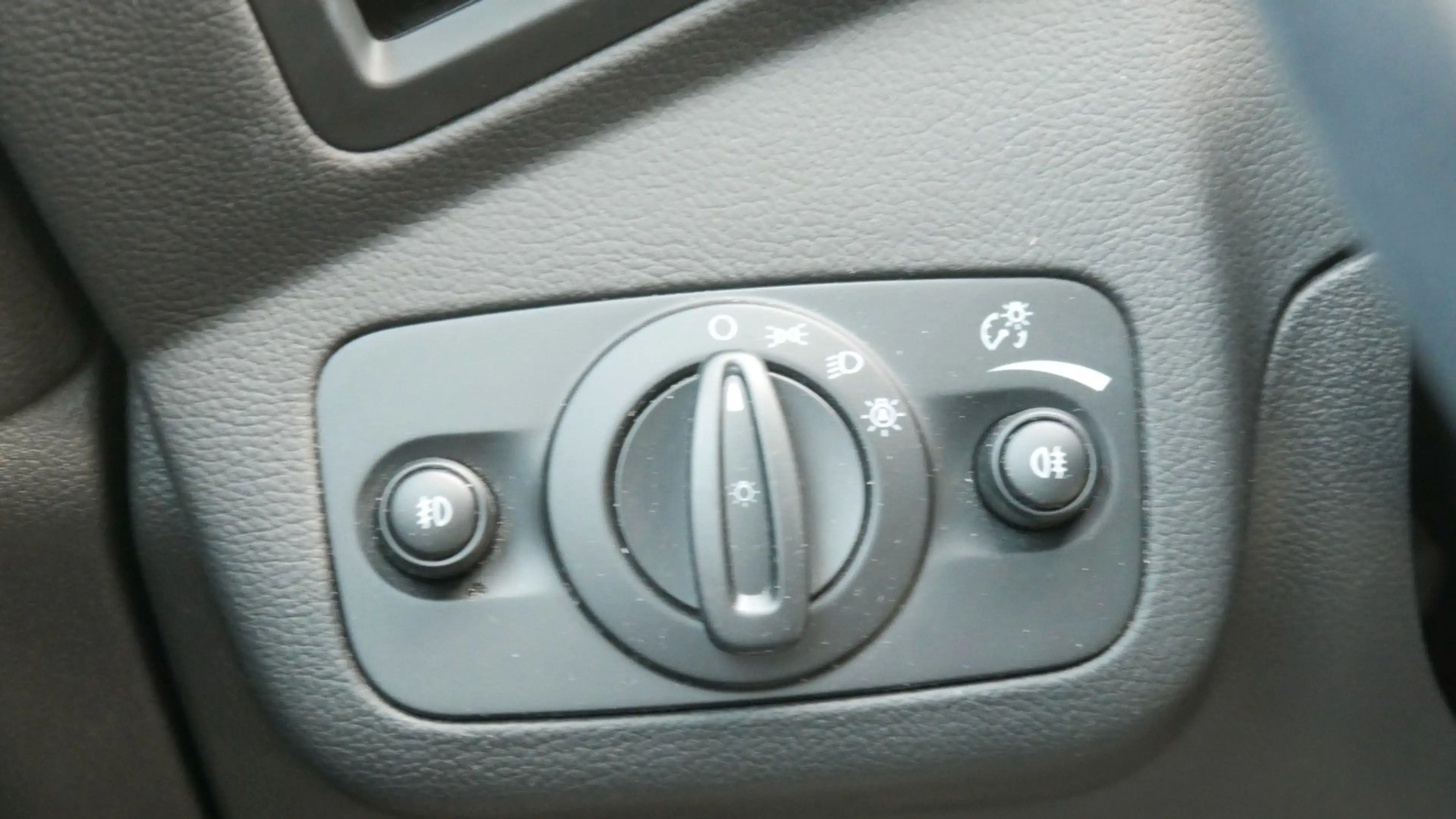 Ford C-Max Titanium — photo 12