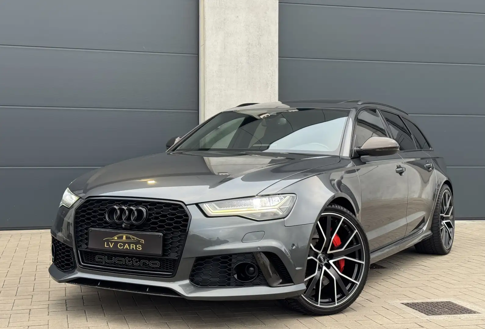 Audi RS6 Avant performance / LICHTE VRACHT / Akrapovic / Gris - 1
