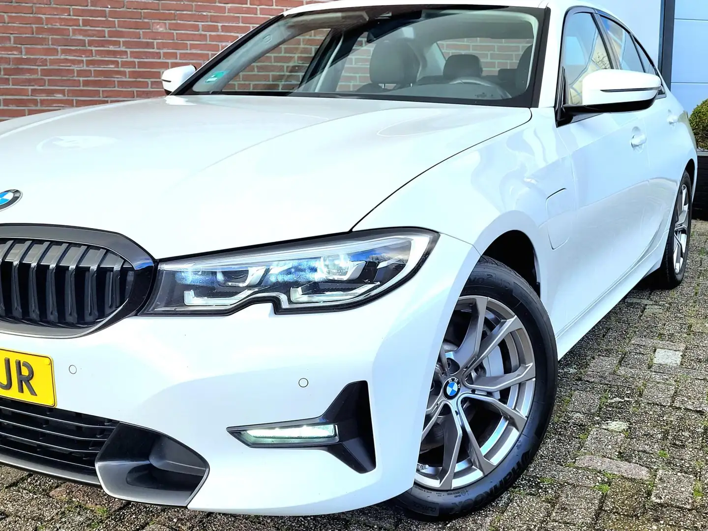 BMW 330 3-serie 330e Sport Line, M-stuur, VIrtual cockpit, Wit - 2