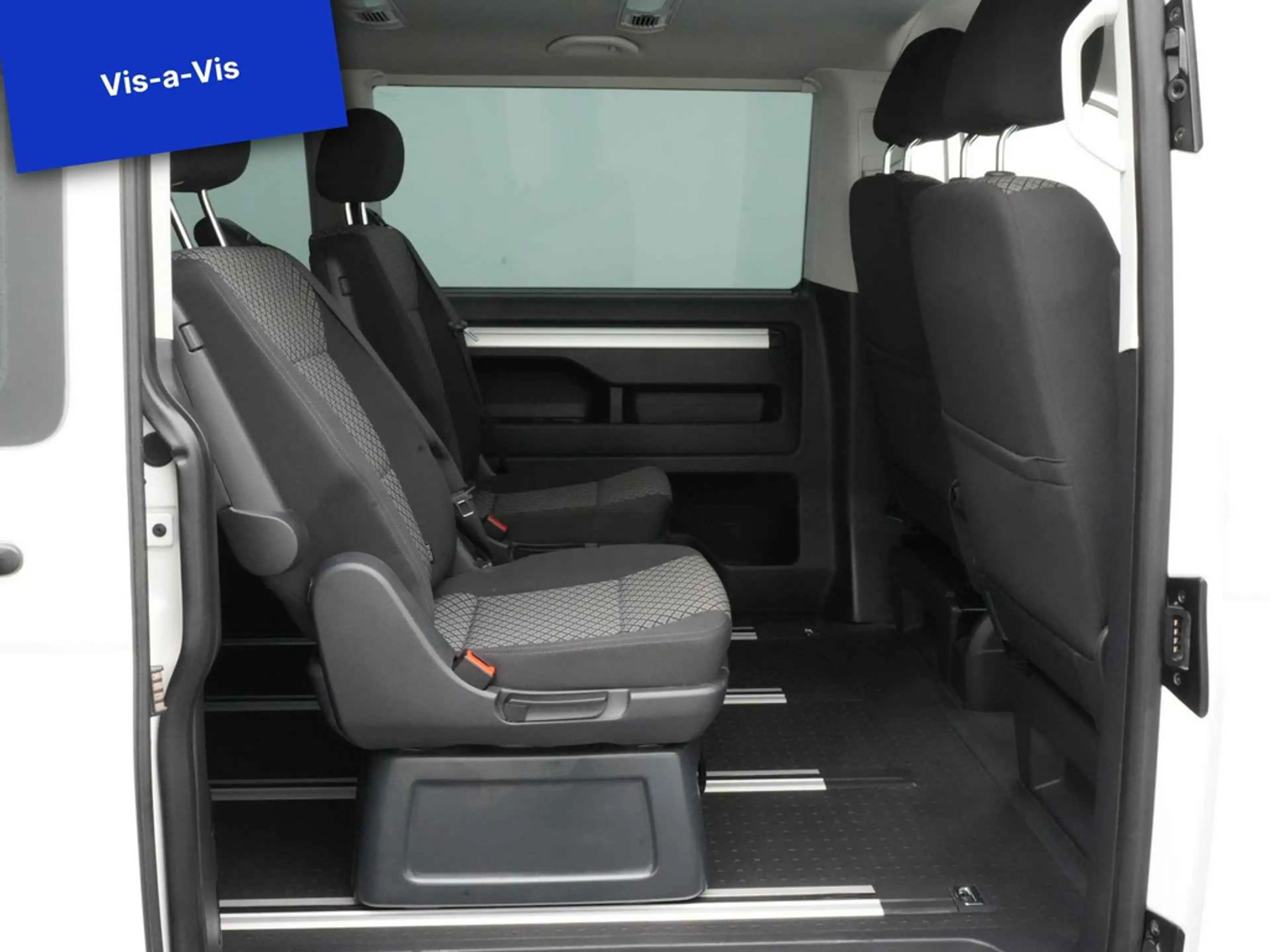 Volkswagen T6.1 Multivan Family DSG 7-SITZER NAVI KAM AH — photo 11