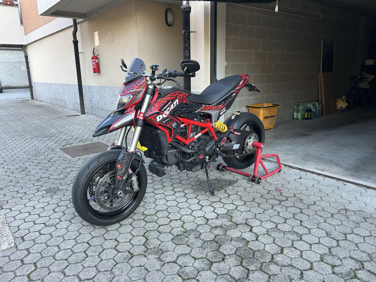 Ducati Hypermotard 939