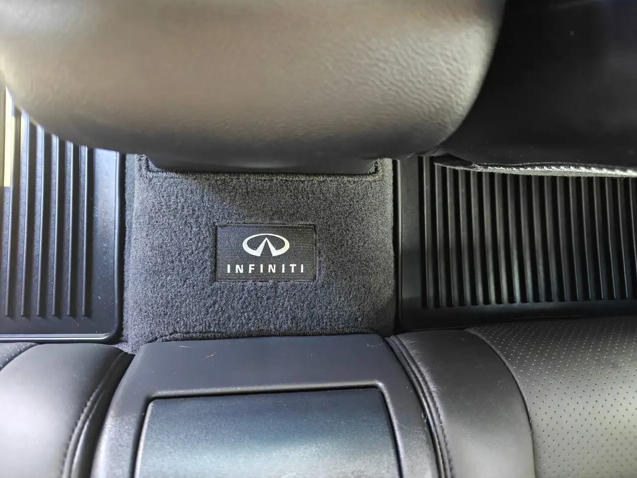 Infiniti Q60 fotografie Infiniti Q60