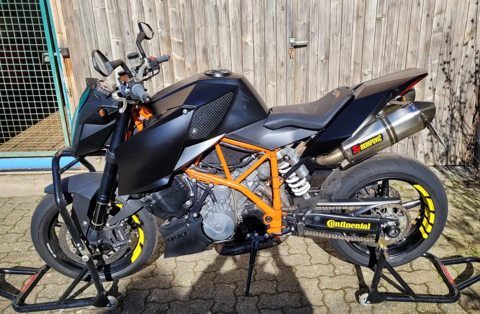 KTM 990 Super Duke R crna - 2