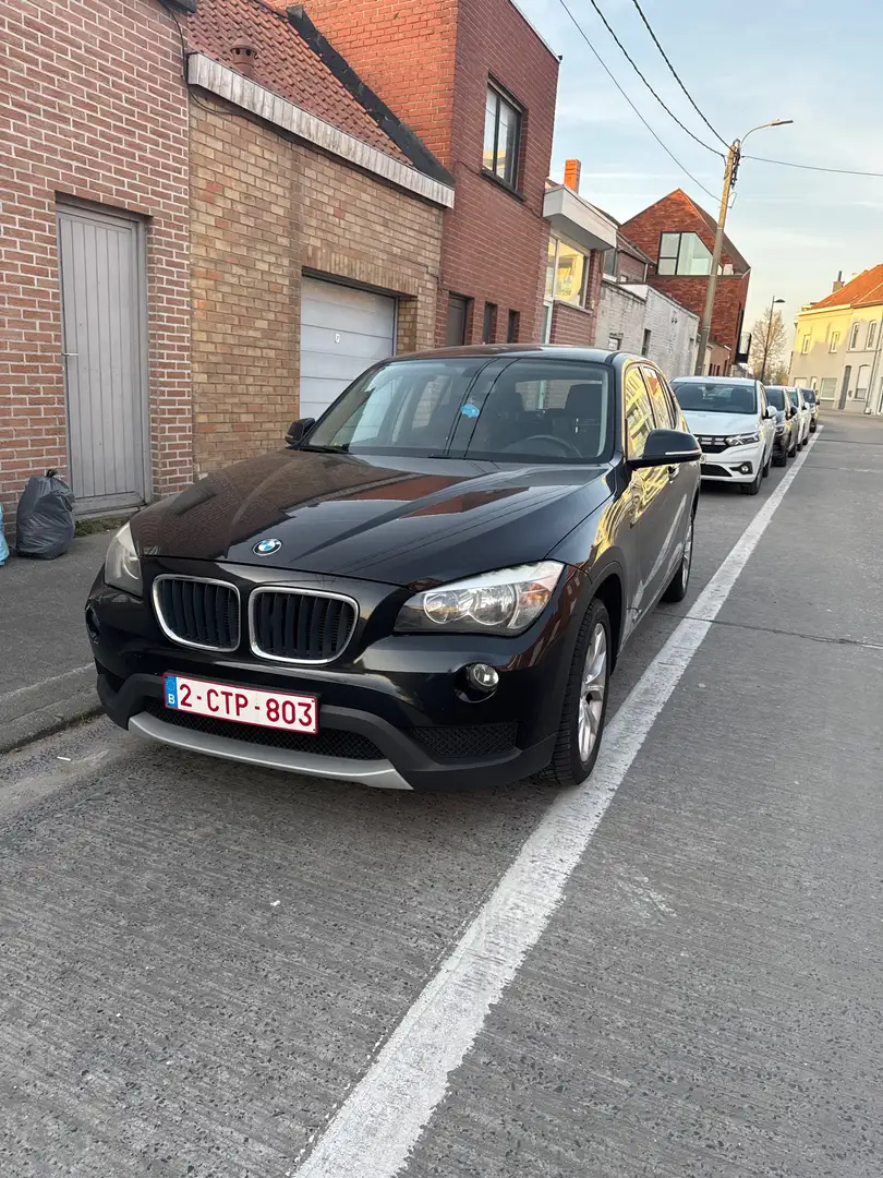 BMW X1 sDrive16d Zwart - 1