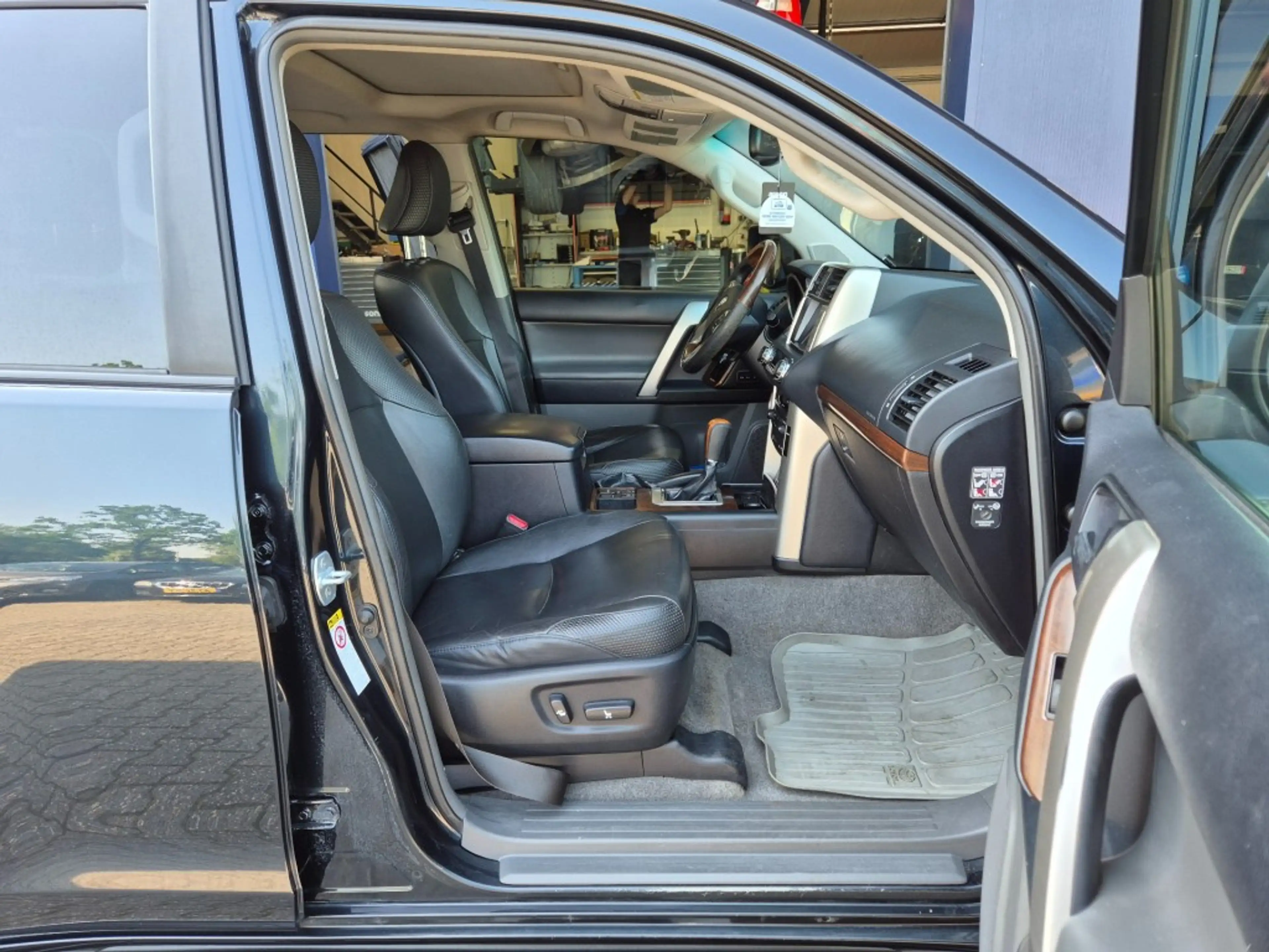 Toyota Land Cruiser 3.0 D-4D-F Executive High Roof Blind Van, Luchtver — photo 12