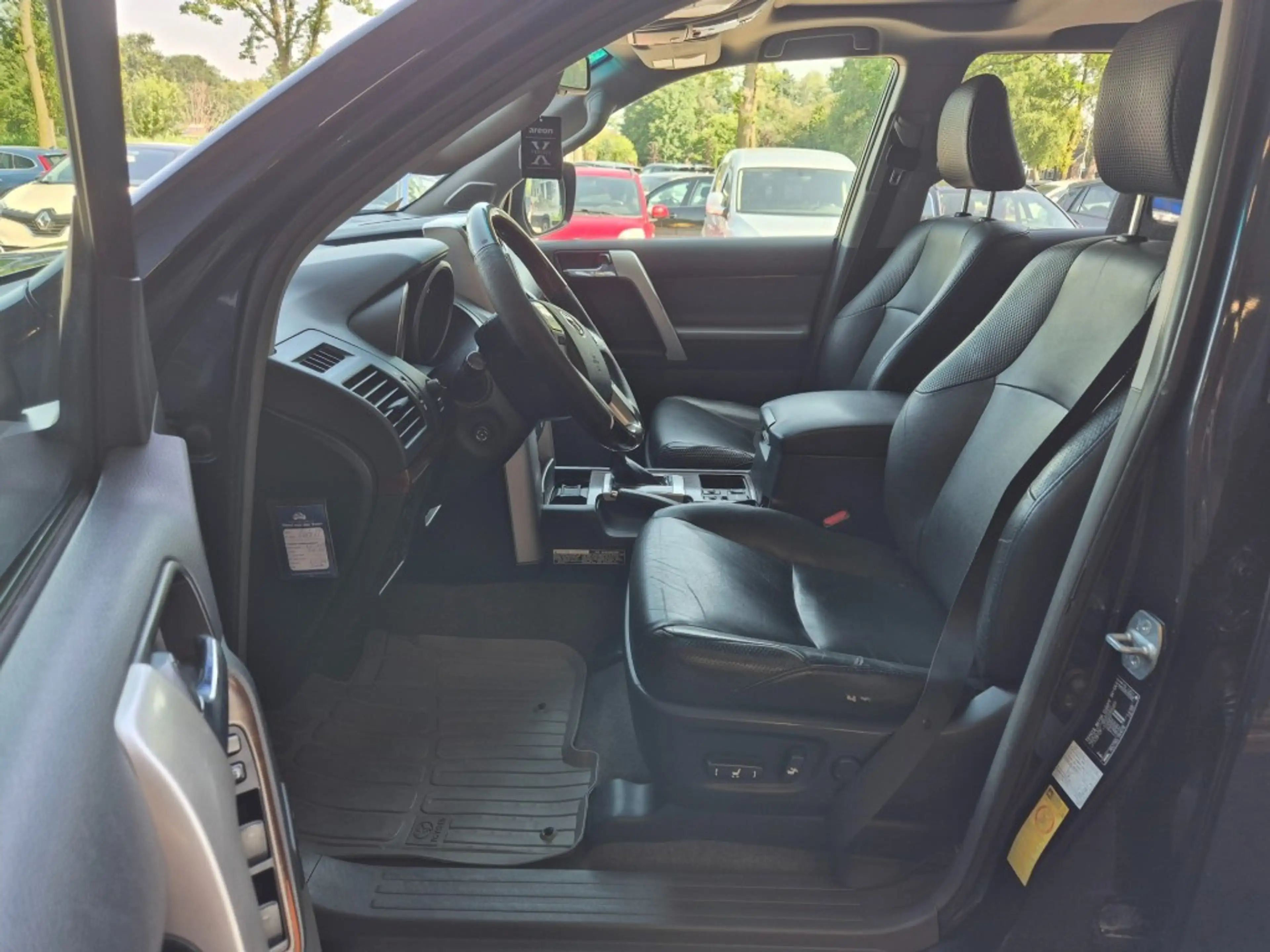 Toyota Land Cruiser 3.0 D-4D-F Executive High Roof Blind Van, Luchtver — photo 9