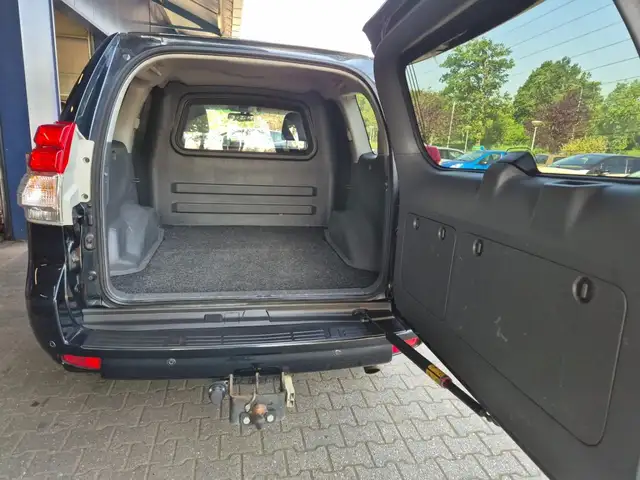 Toyota Land Cruiser view 13