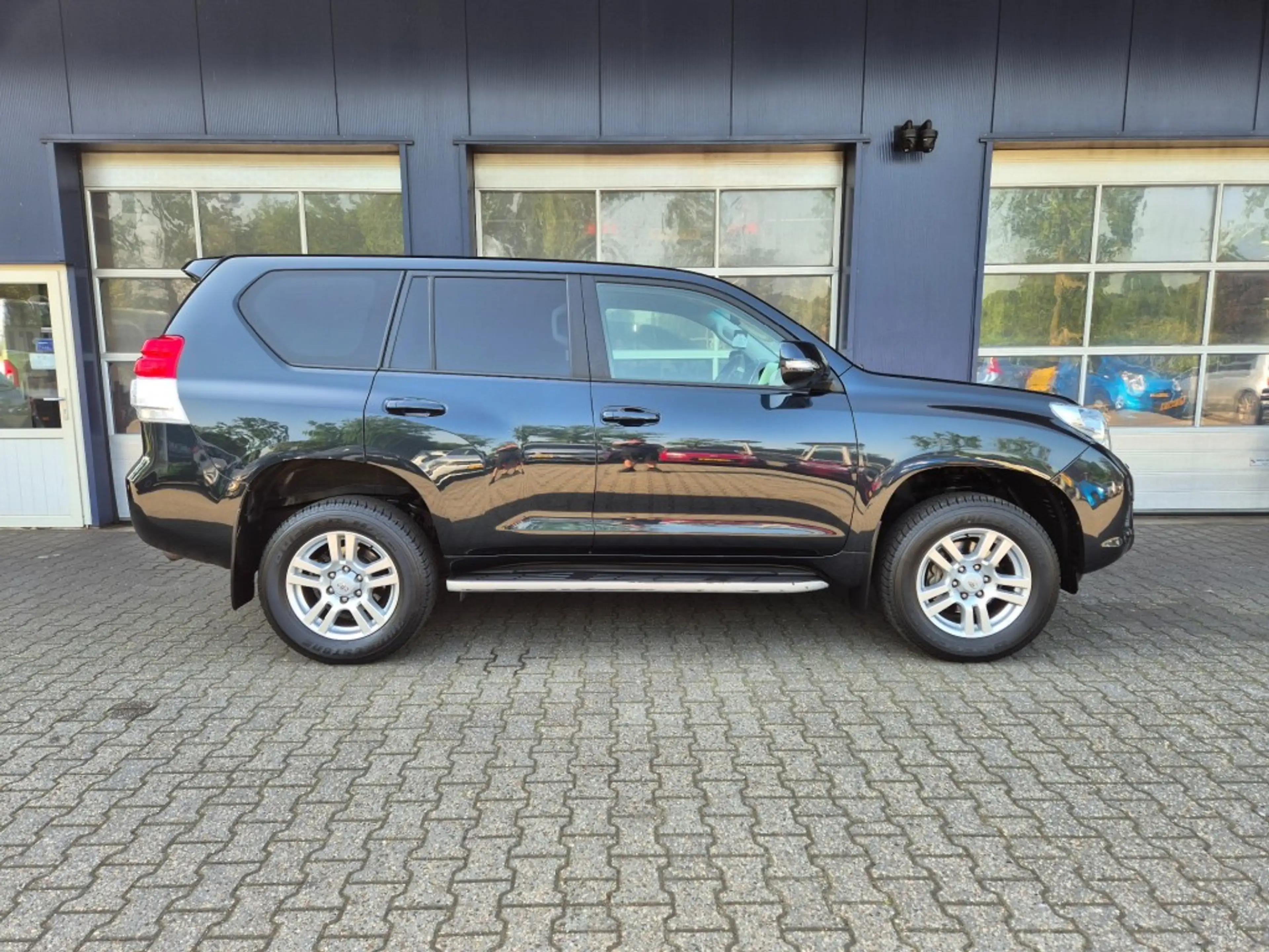 Toyota Land Cruiser 3.0 D-4D-F Executive High Roof Blind Van, Luchtver — photo 6