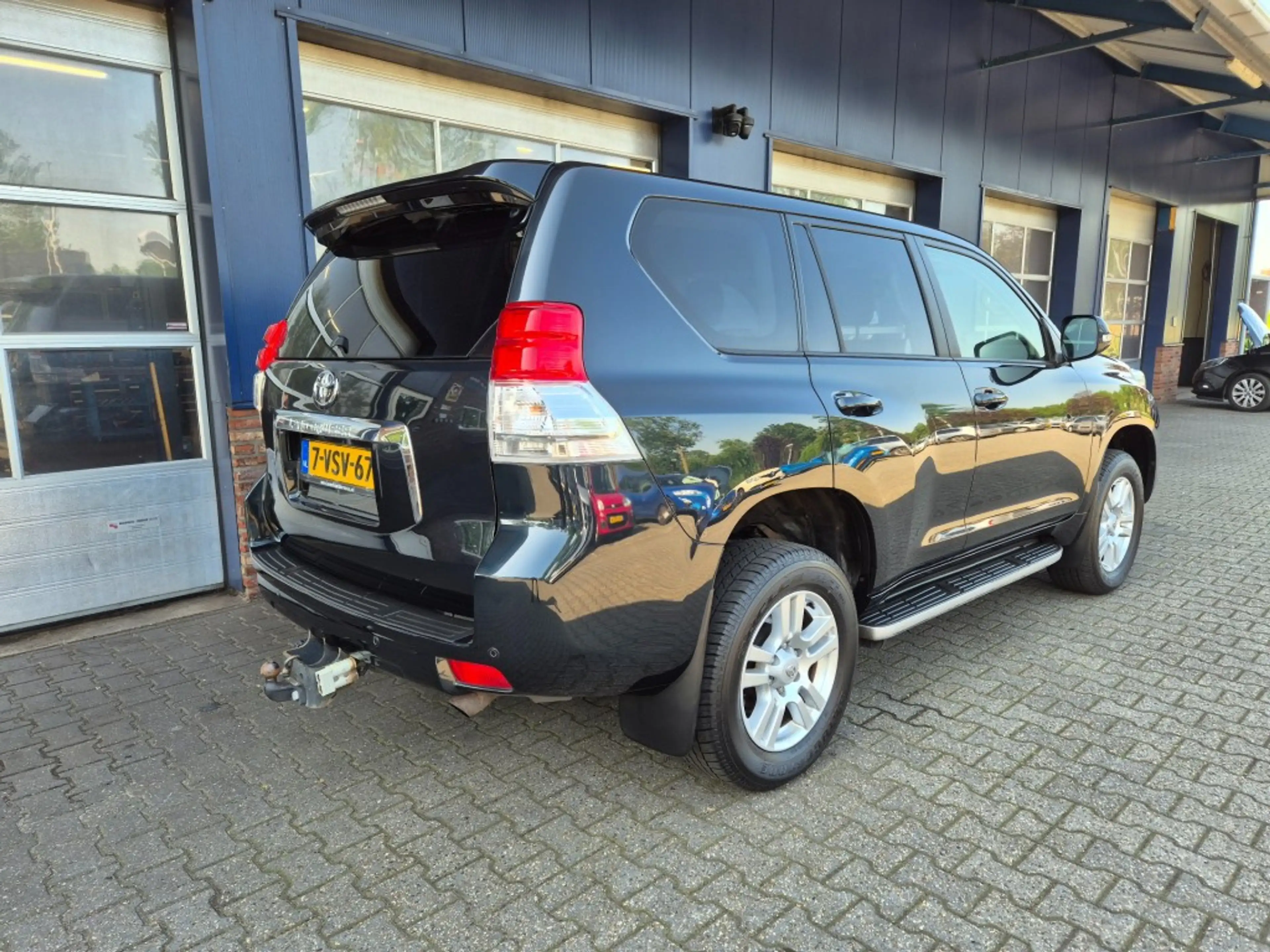 Toyota Land Cruiser 3.0 D-4D-F Executive High Roof Blind Van, Luchtver — photo 2