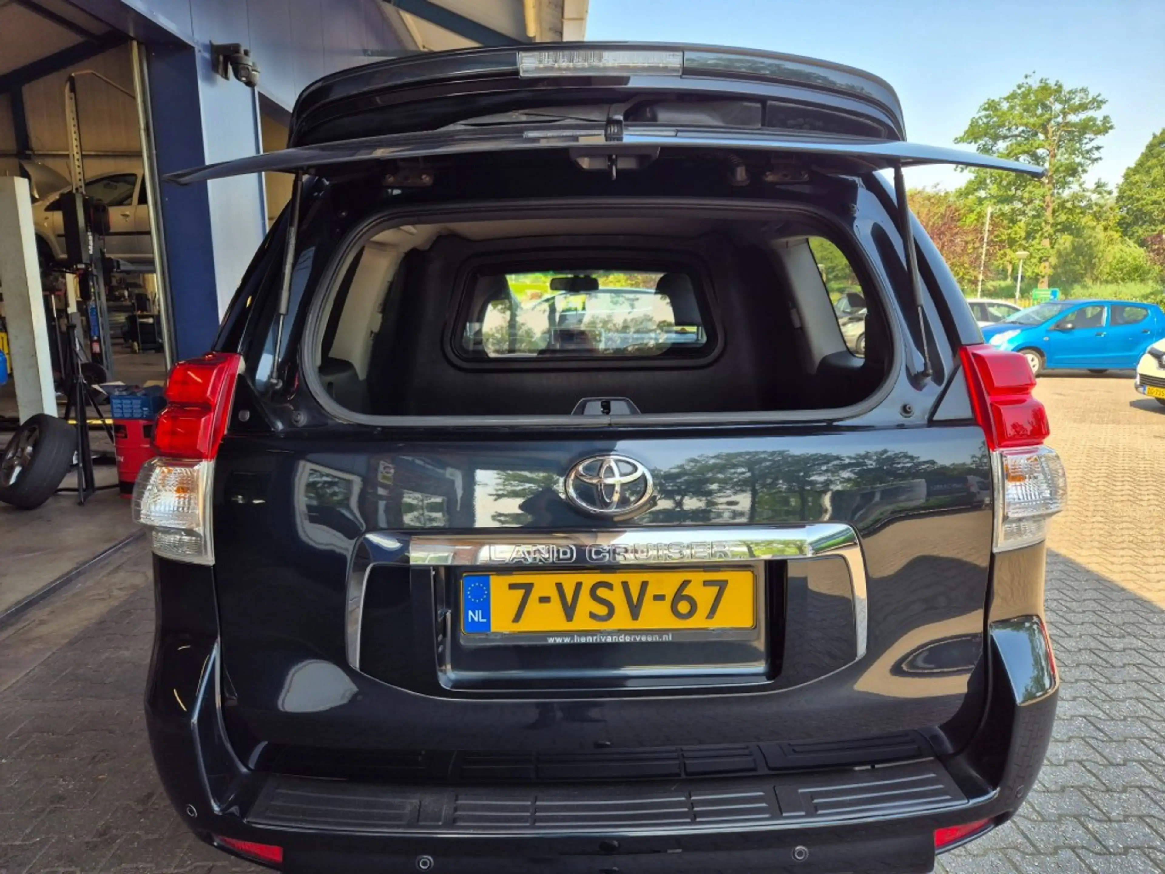 Toyota Land Cruiser 3.0 D-4D-F Executive High Roof Blind Van, Luchtver — photo 14