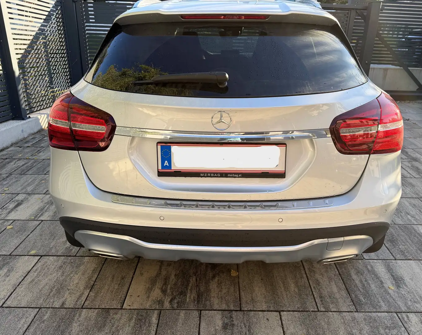 Mercedes-Benz GLA 180 GLA 180 Aut. Silber - 2