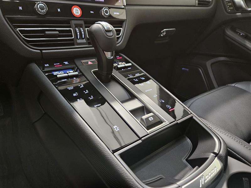 2025 Porsche Macan AWD thumb 15