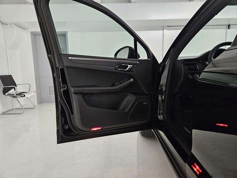 2025 Porsche Macan AWD thumb 19