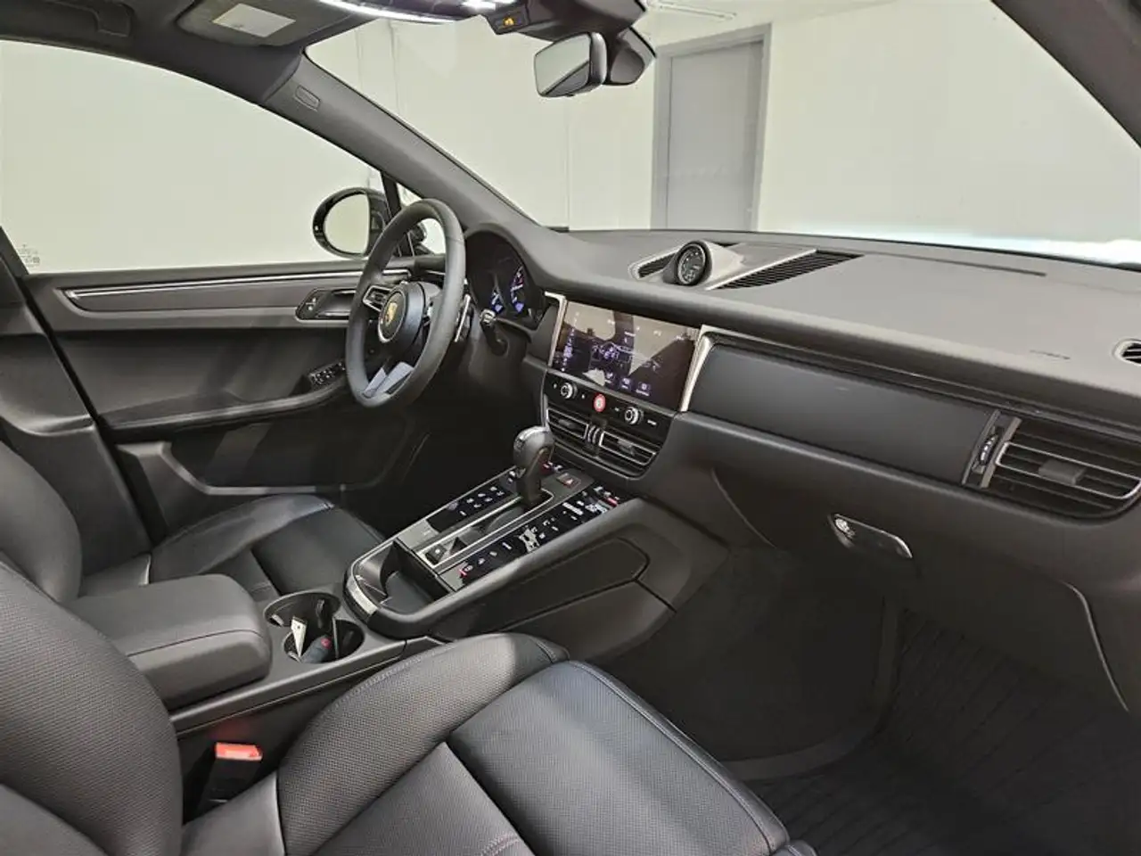Porsche Macan снимка Porsche Macan