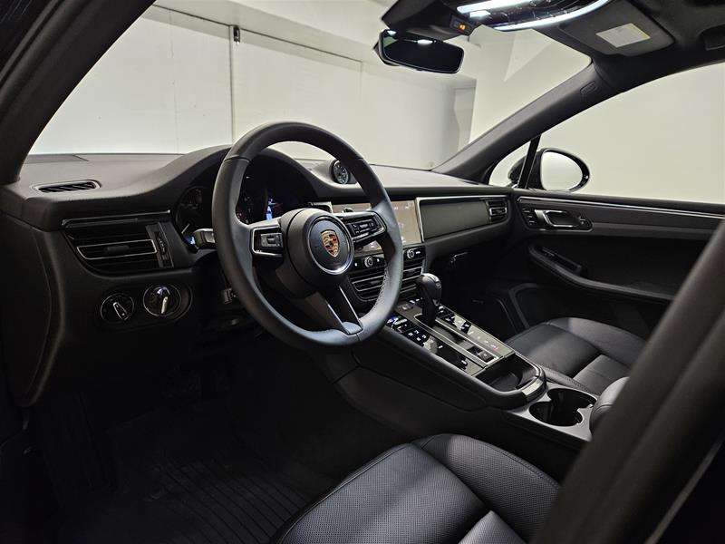 2025 Porsche Macan AWD thumb 12