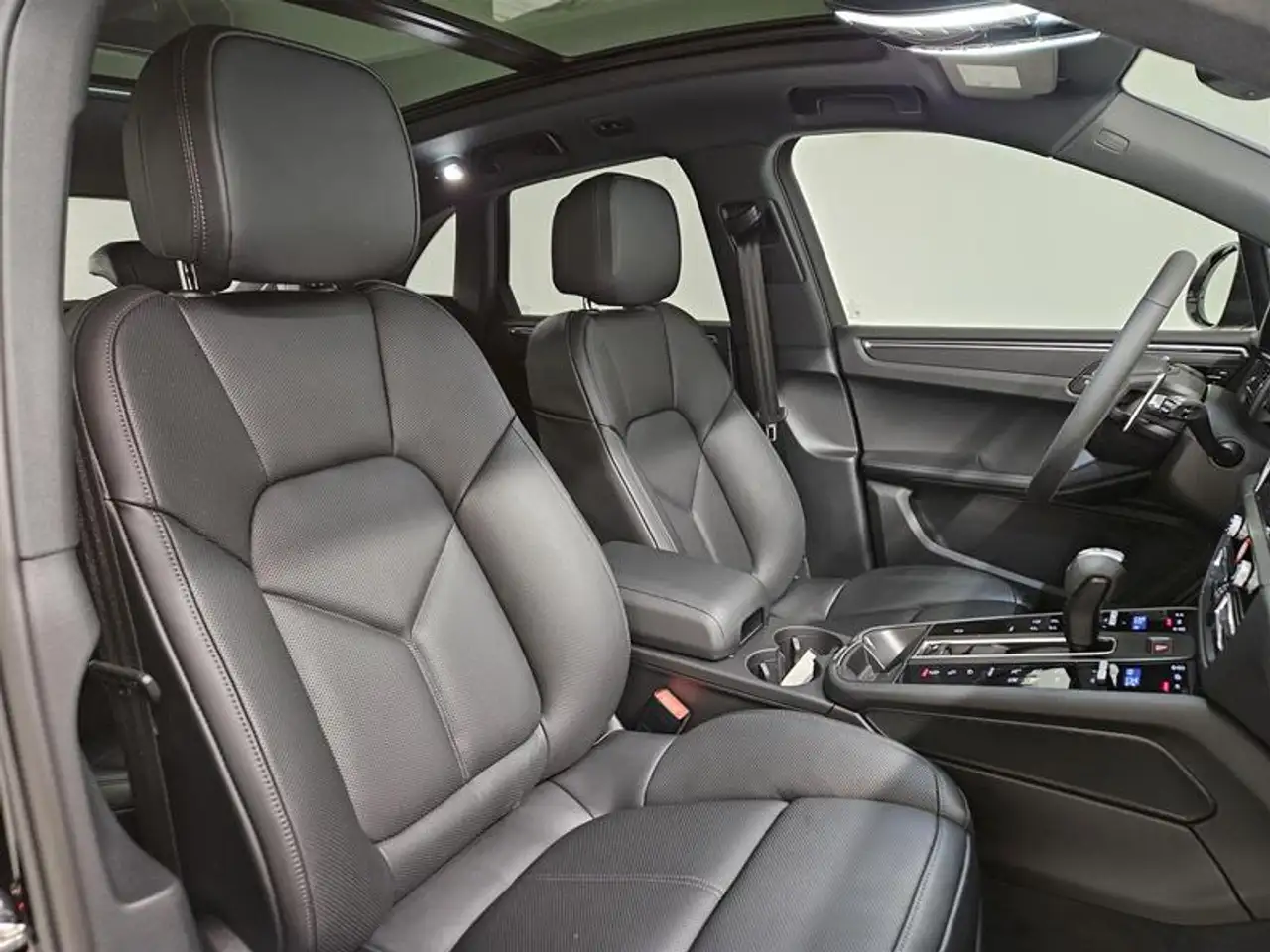 Porsche Macan снимка Porsche Macan