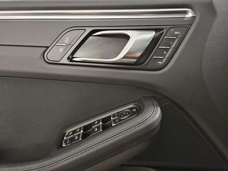2025 Porsche Macan AWD thumb 20