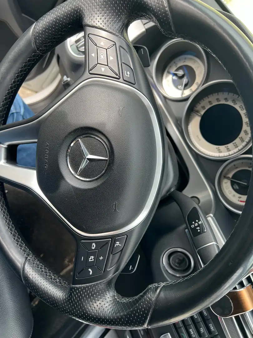 Mercedes-Benz E 250 E 250 T CDI 4Matic 7G-TRONIC Bílá - 2