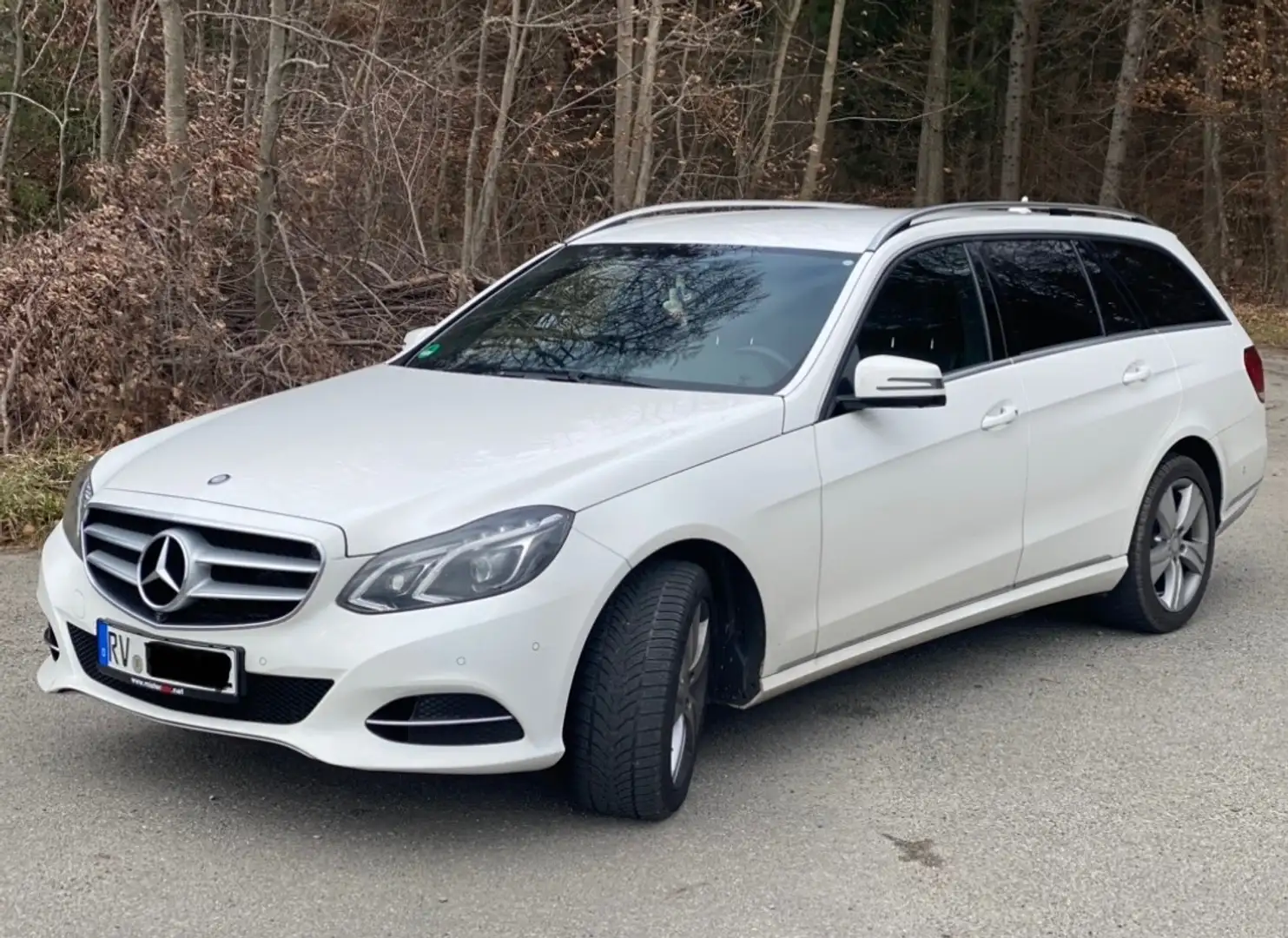 Mercedes-Benz E 250 E 250 T CDI 4Matic 7G-TRONIC Bílá - 1