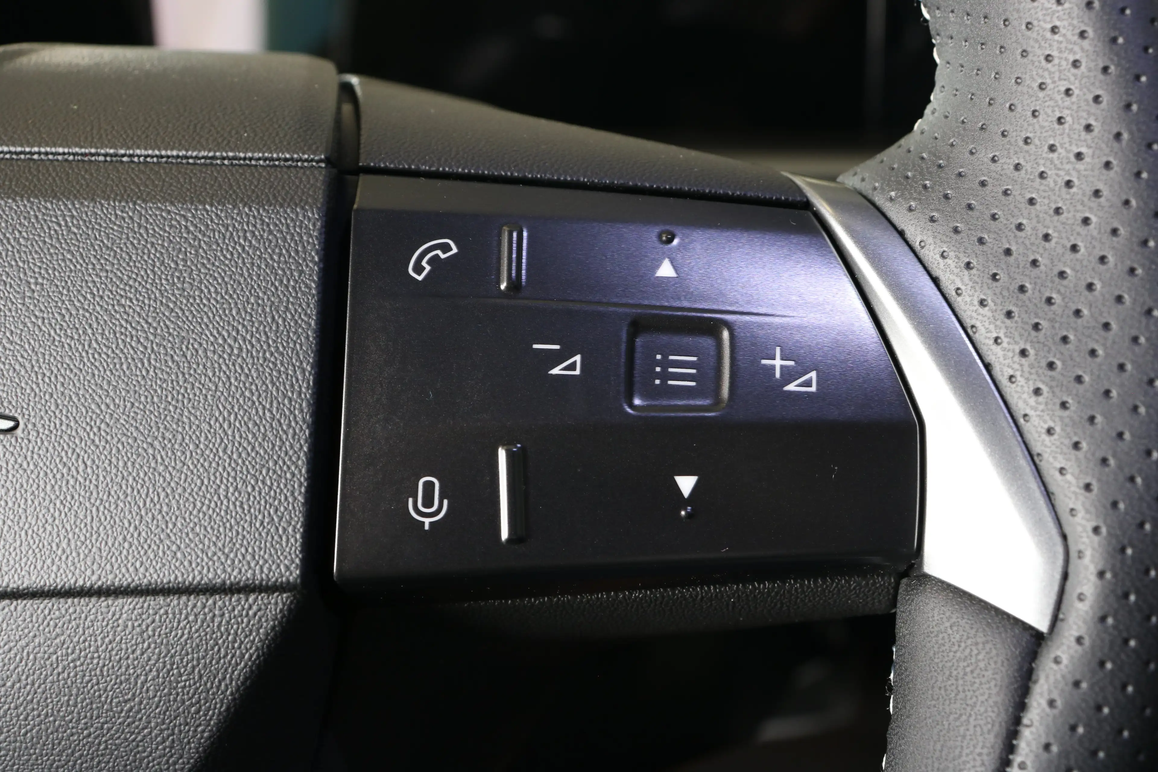 Opel Grandland GS, | Draadloze telefoonlader (Inductie) | Elektro — photo 25