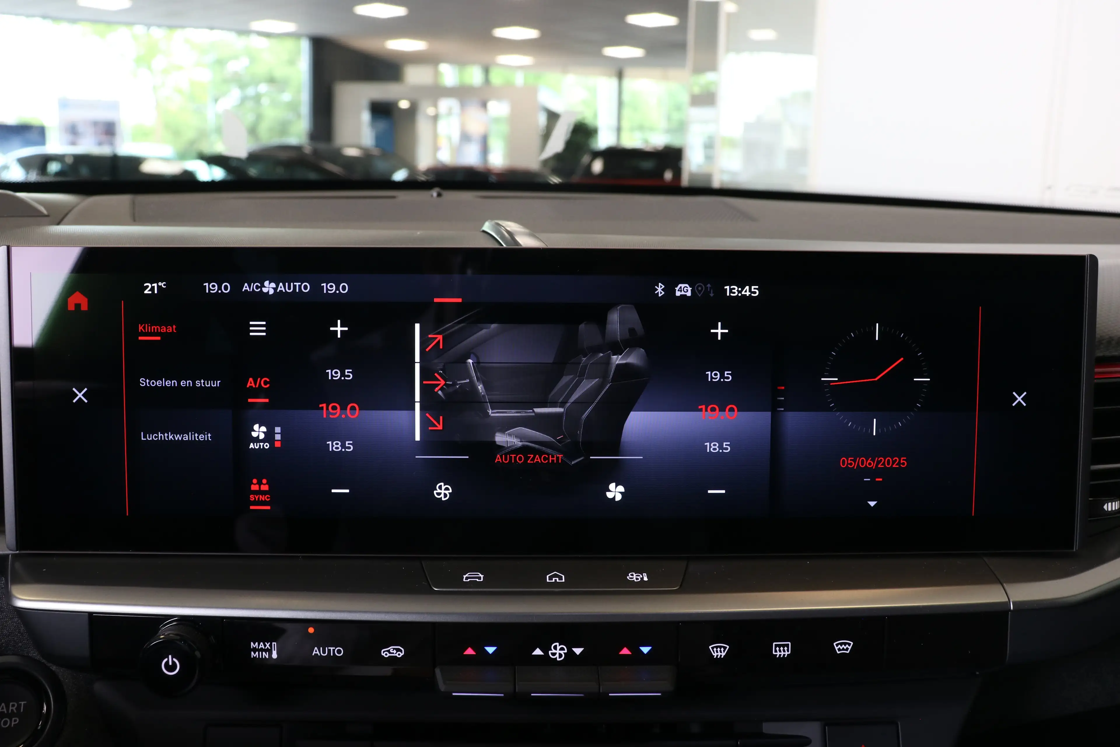 Opel Grandland GS, | Draadloze telefoonlader (Inductie) | Elektro — photo 31