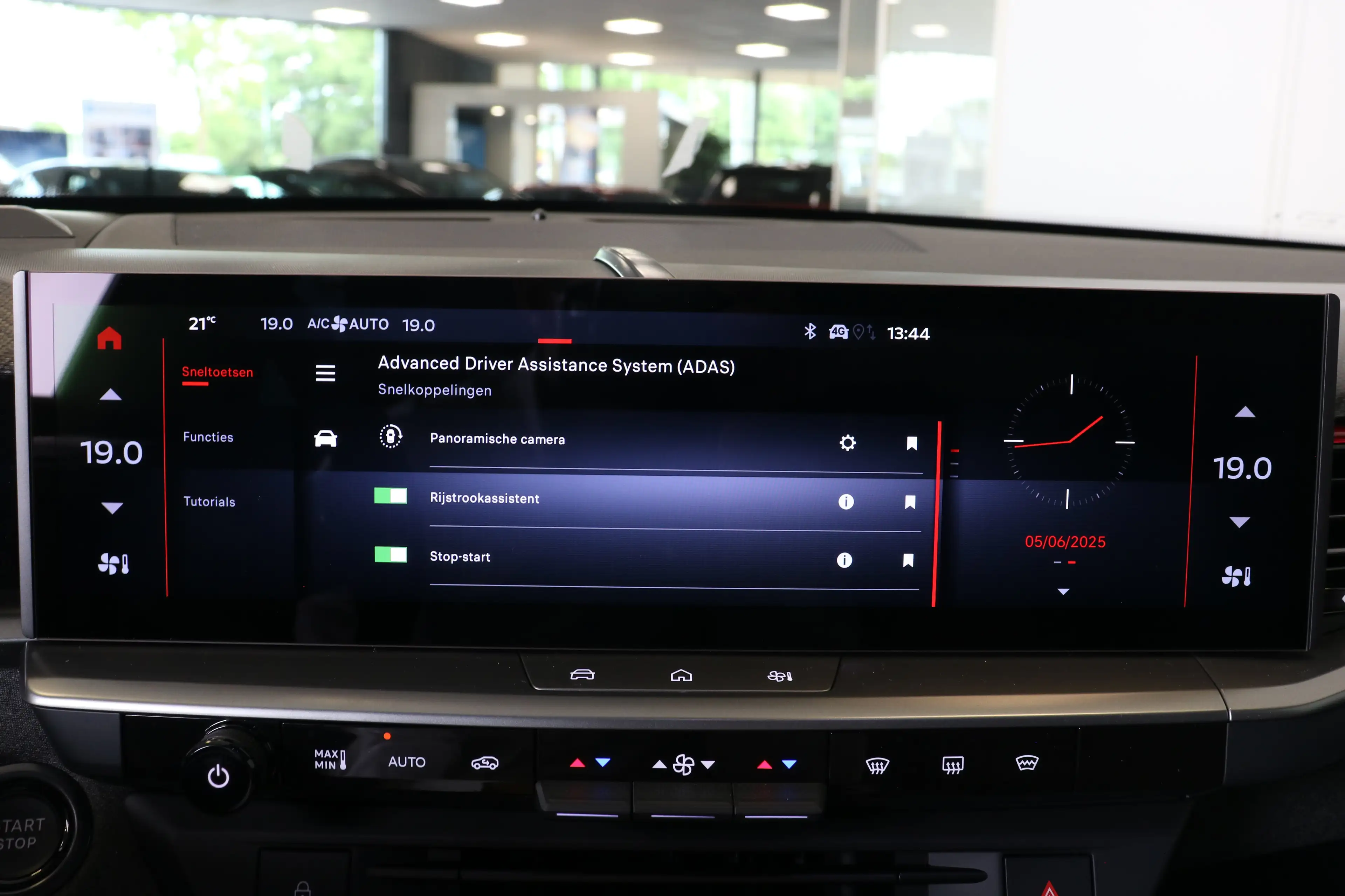 Opel Grandland GS, | Draadloze telefoonlader (Inductie) | Elektro — photo 33