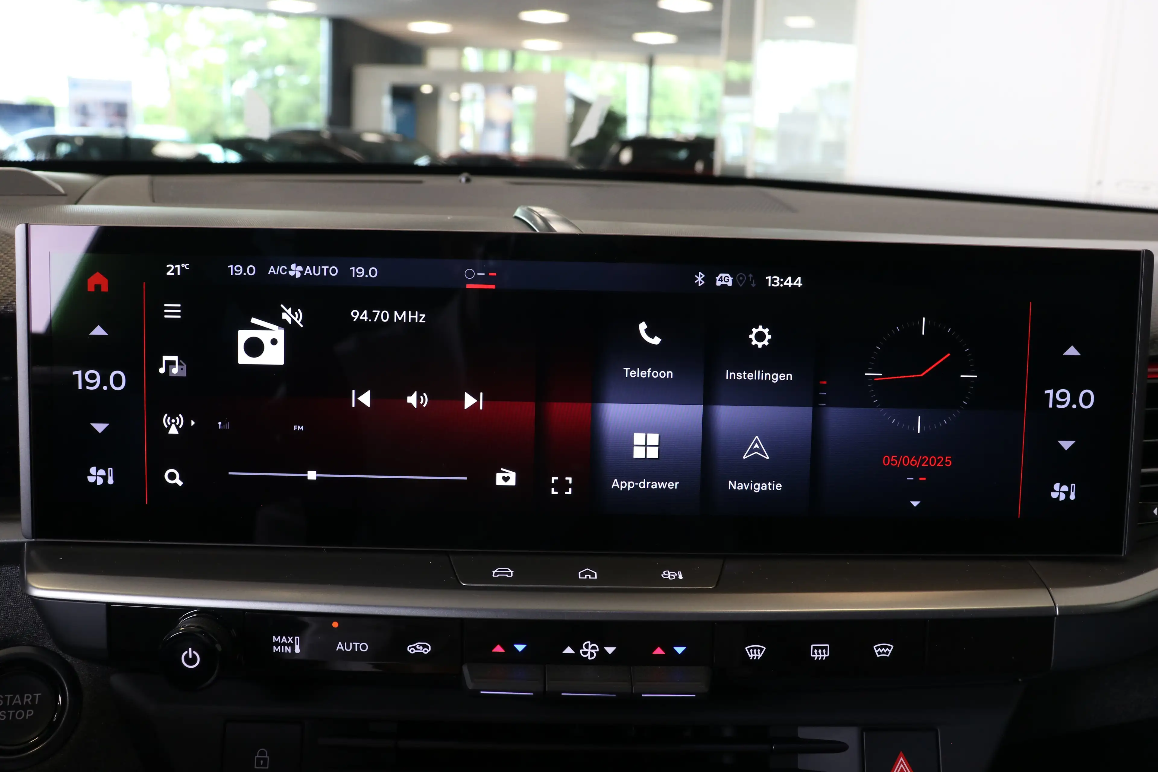 Opel Grandland GS, | Draadloze telefoonlader (Inductie) | Elektro — photo 29