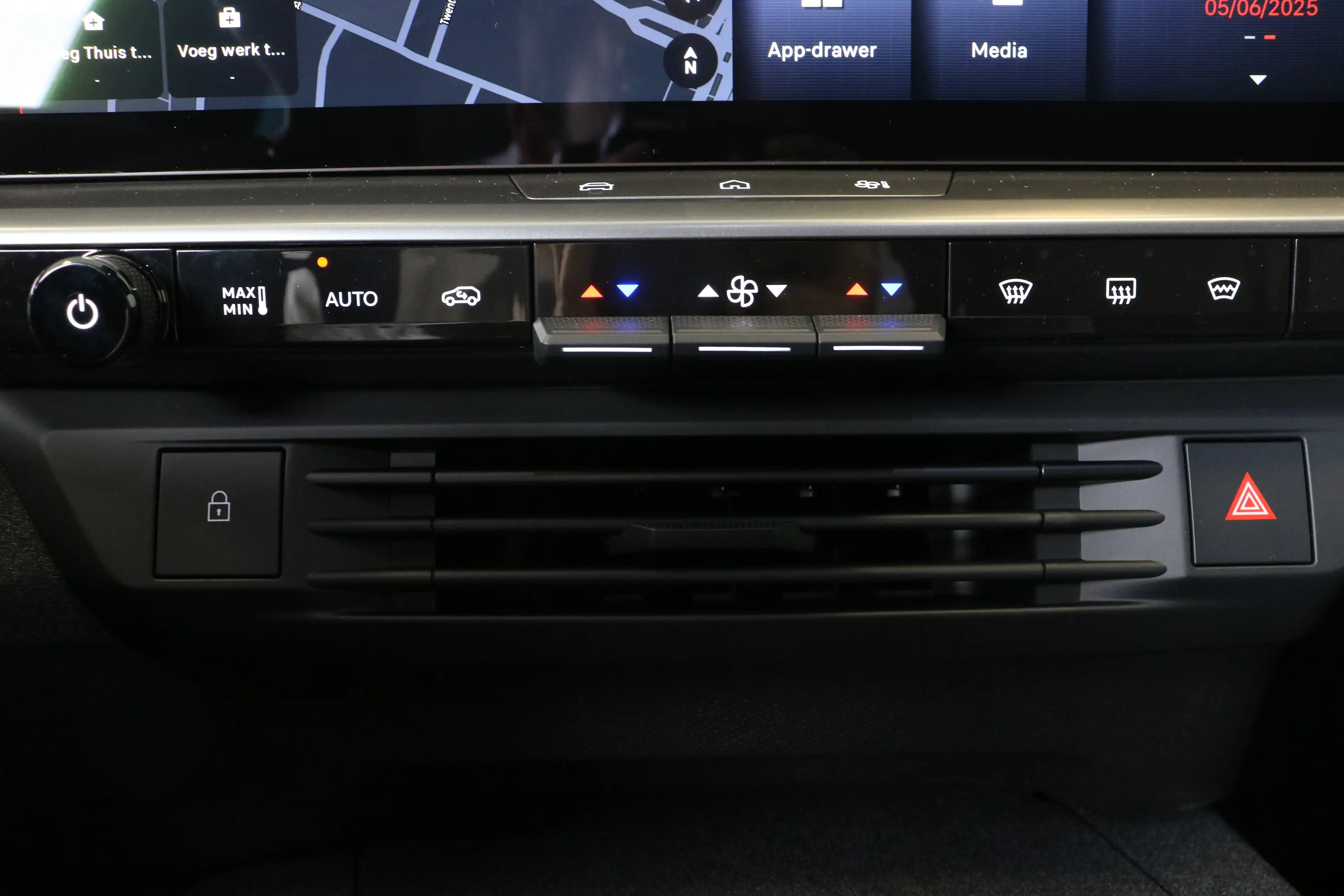 Opel Grandland GS, | Draadloze telefoonlader (Inductie) | Elektro — photo 35