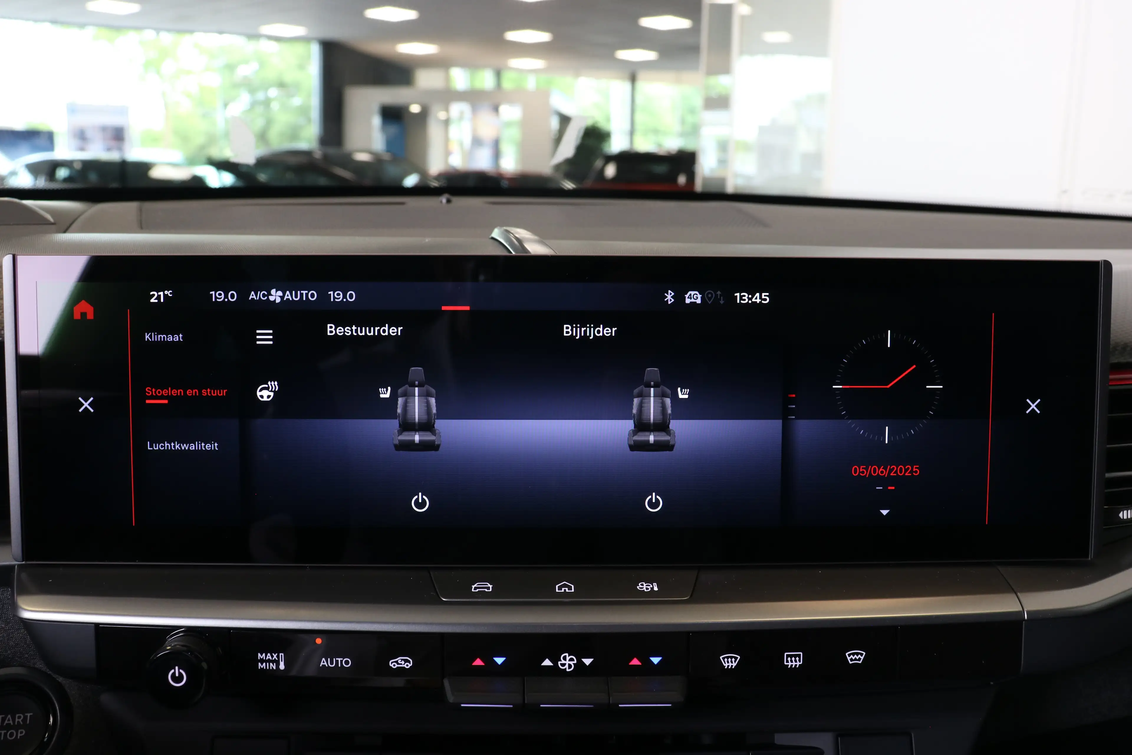 Opel Grandland GS, | Draadloze telefoonlader (Inductie) | Elektro — photo 32