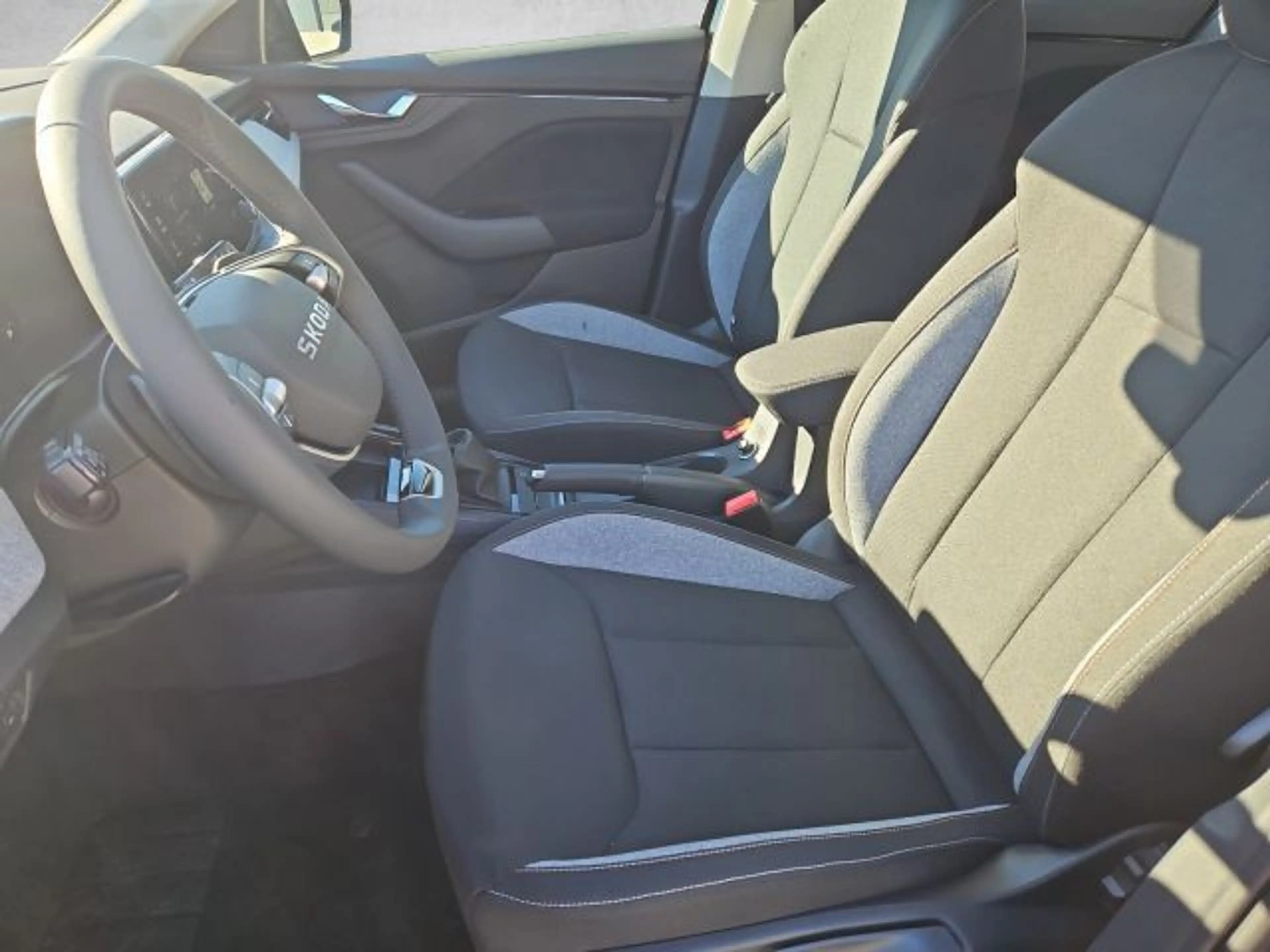 Skoda Kamiq 1.0 TSI DSG Selection ALU SHZ PDC Clim App — photo 15