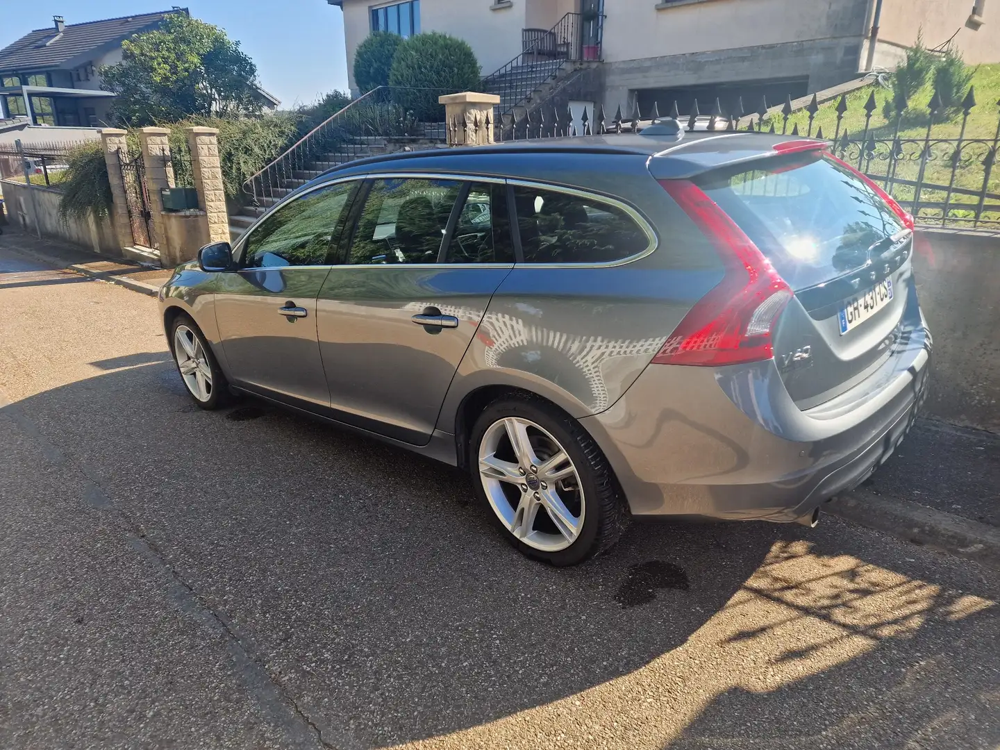 Volvo V60 D3 150 ch Summum Argent - 2