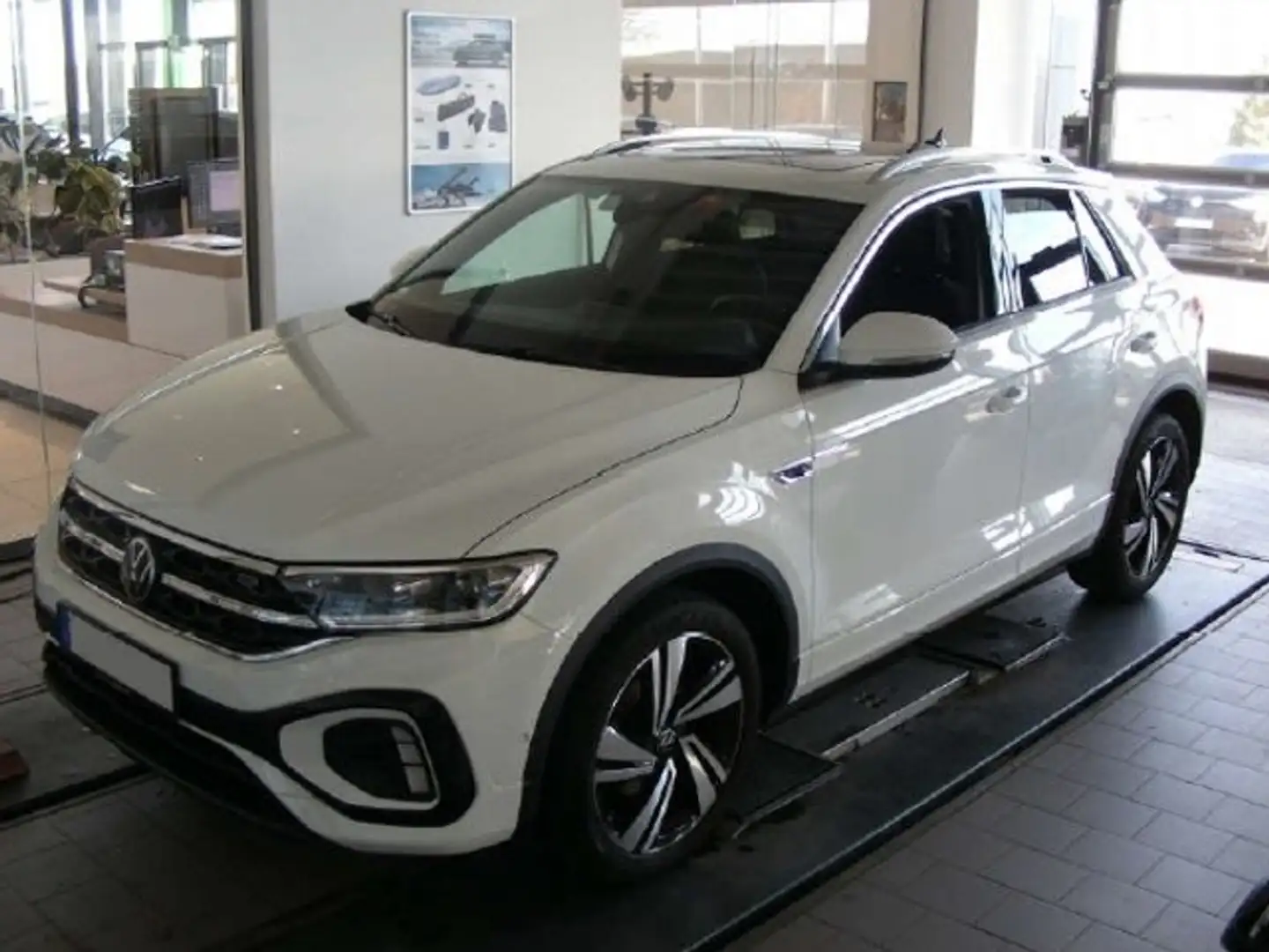 Volkswagen T-Roc 1,5 TSI DSG R-Line Pano Navi Kamera Weiß - 2