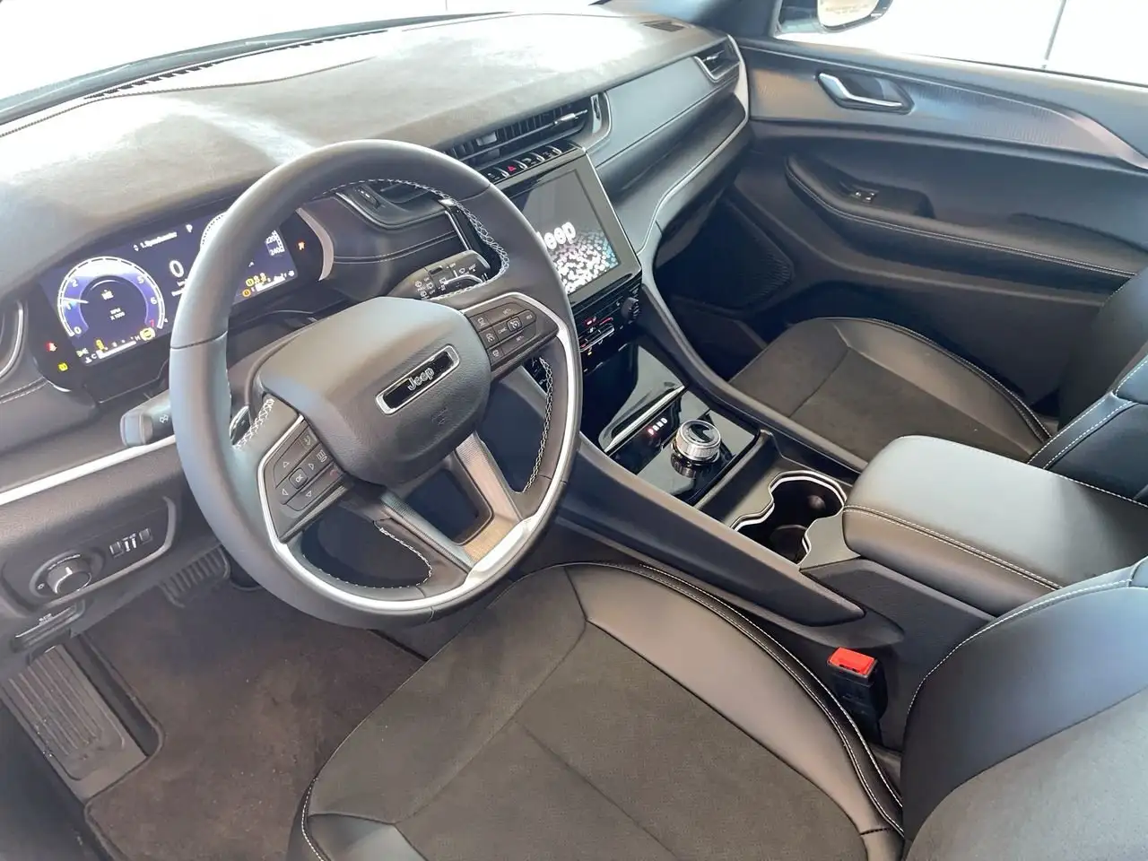 Jeep Grand Cherokee снимка Jeep Grand Cherokee