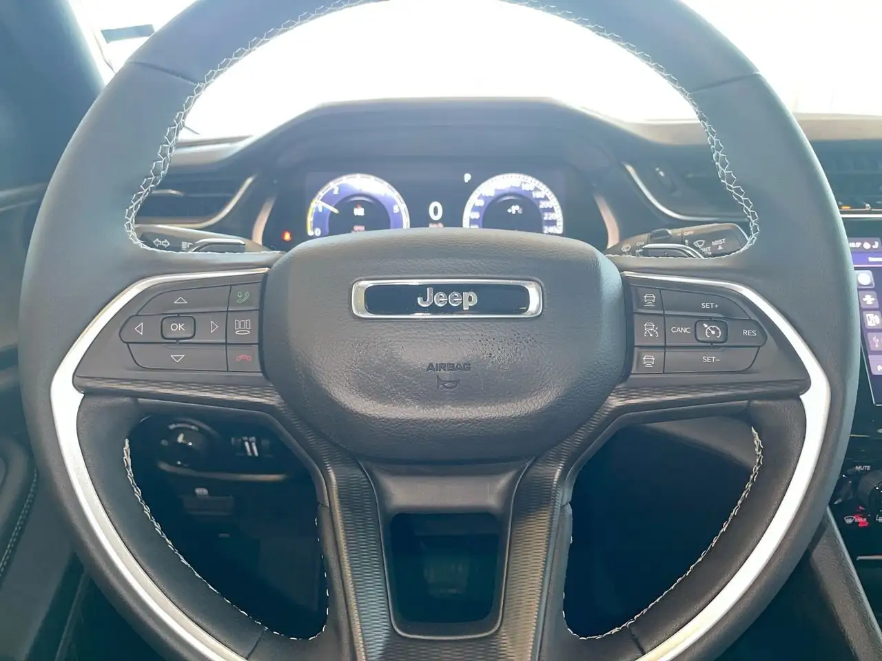 Jeep Grand Cherokee снимка Jeep Grand Cherokee
