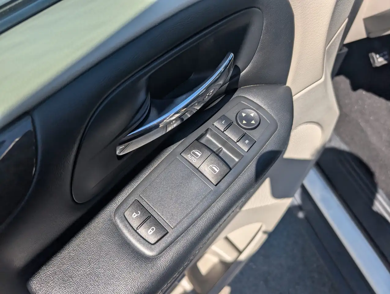 Dodge Grand Caravan photo Dodge Grand Caravan