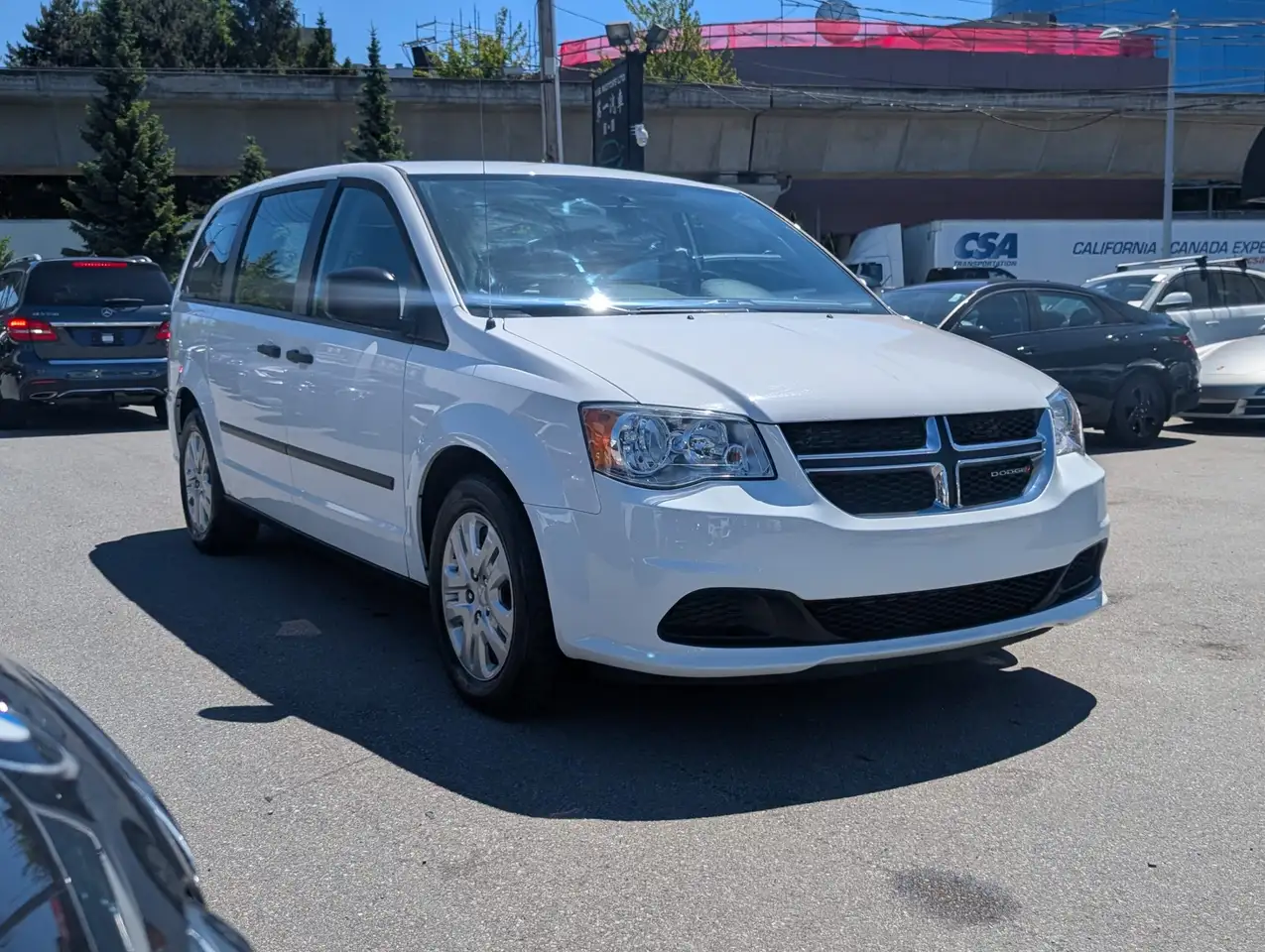 Dodge Grand Caravan photo Dodge Grand Caravan