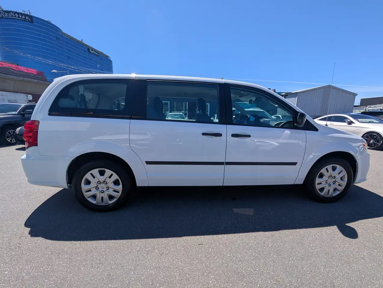 Dodge Grand Caravan photo Dodge Grand Caravan