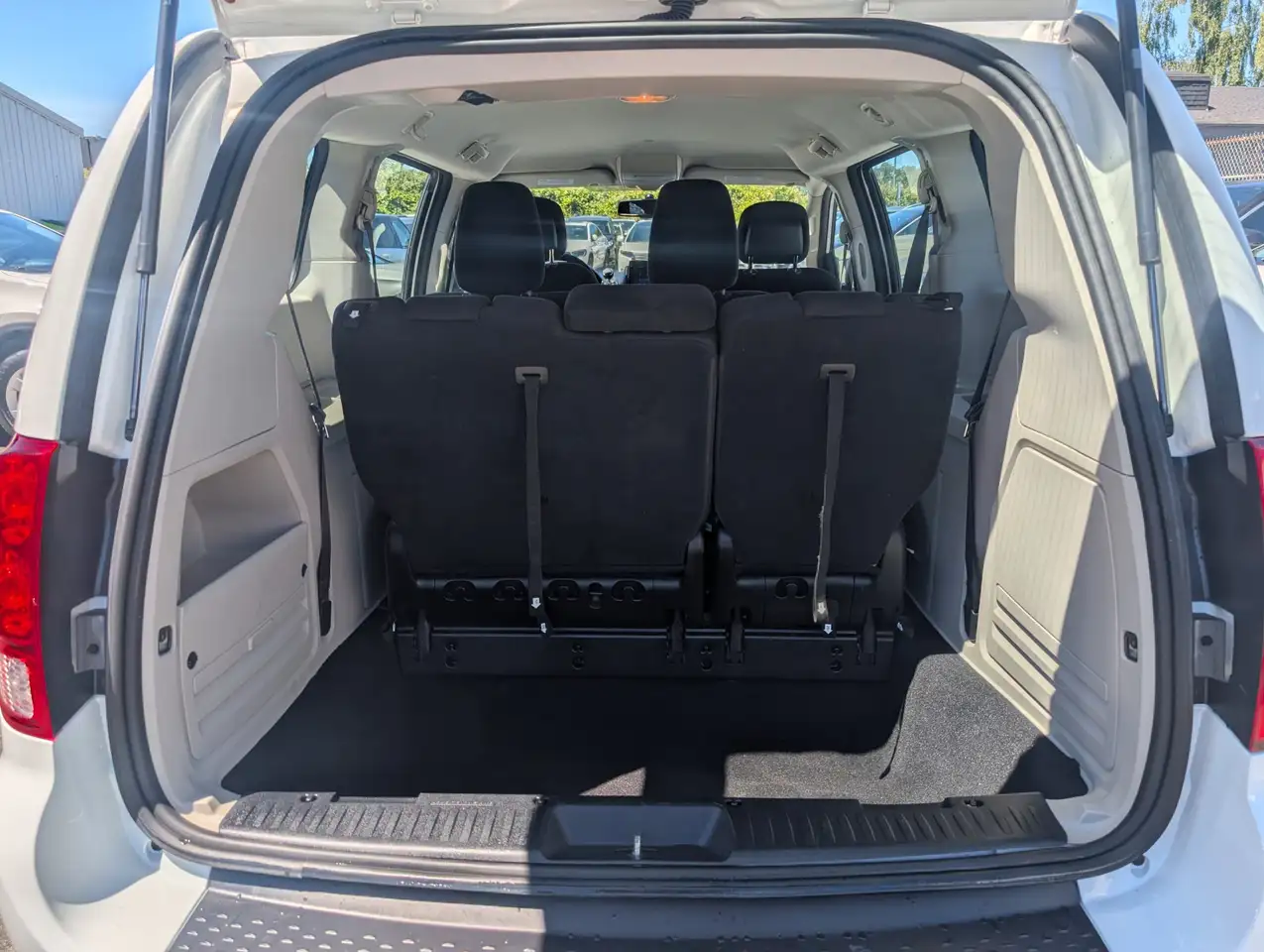 Dodge Grand Caravan photo Dodge Grand Caravan