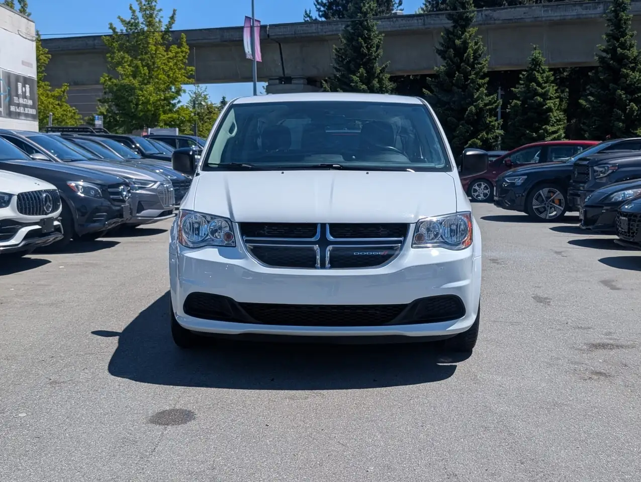 Dodge Grand Caravan photo Dodge Grand Caravan