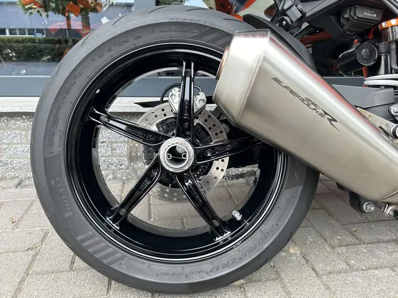 KTM 1290 Super Duke R - foto 7