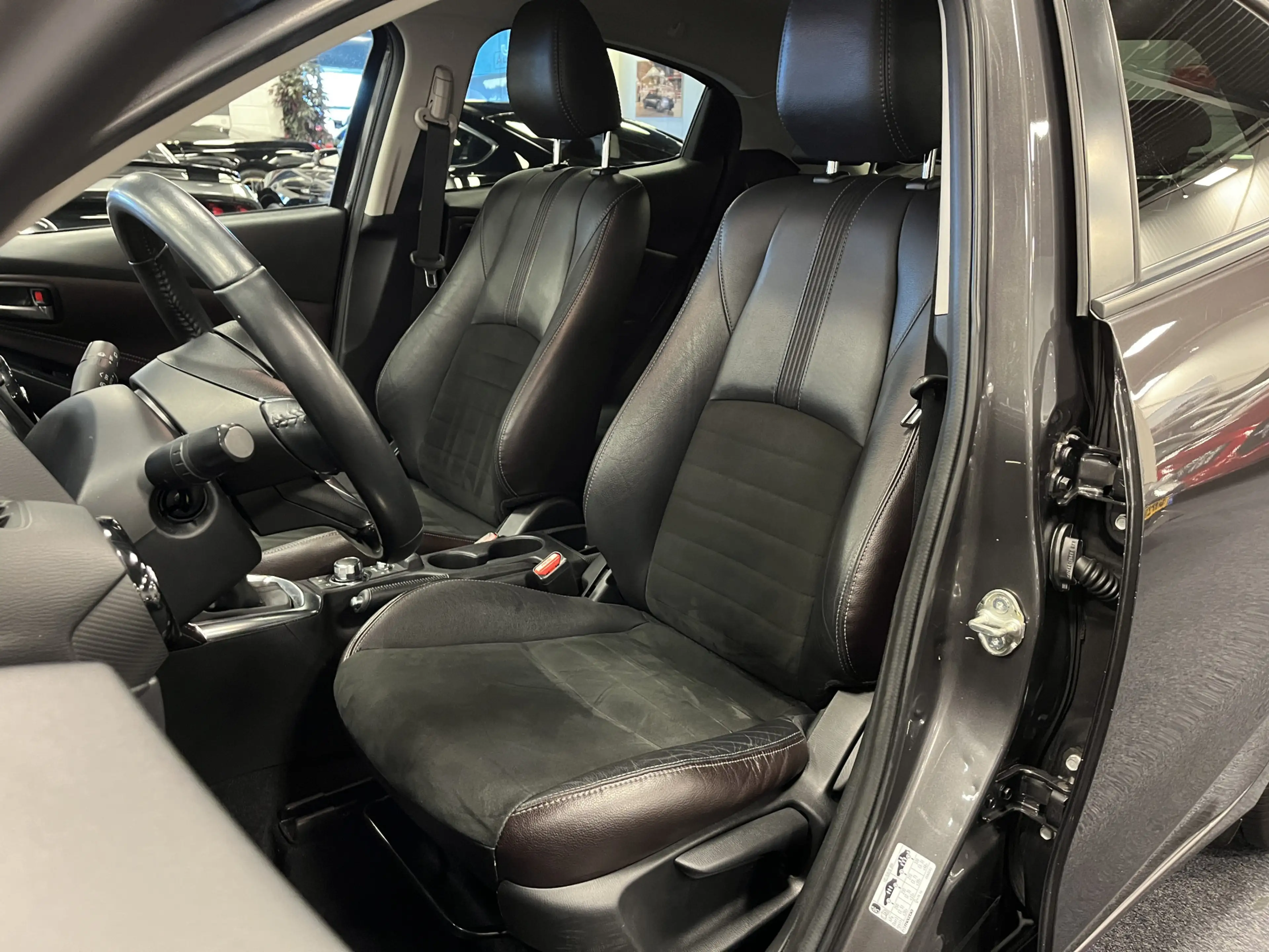 Mazda 2 1.5i SkyActiv-G GT-Luxury 115PK Leder Navi DAB+ Ca — photo 17