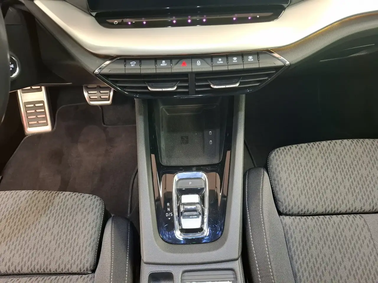 Skoda Octavia 1.5 TSI ACT e-TEC Clever 4xSHZ AHK LED, миниатюра 9