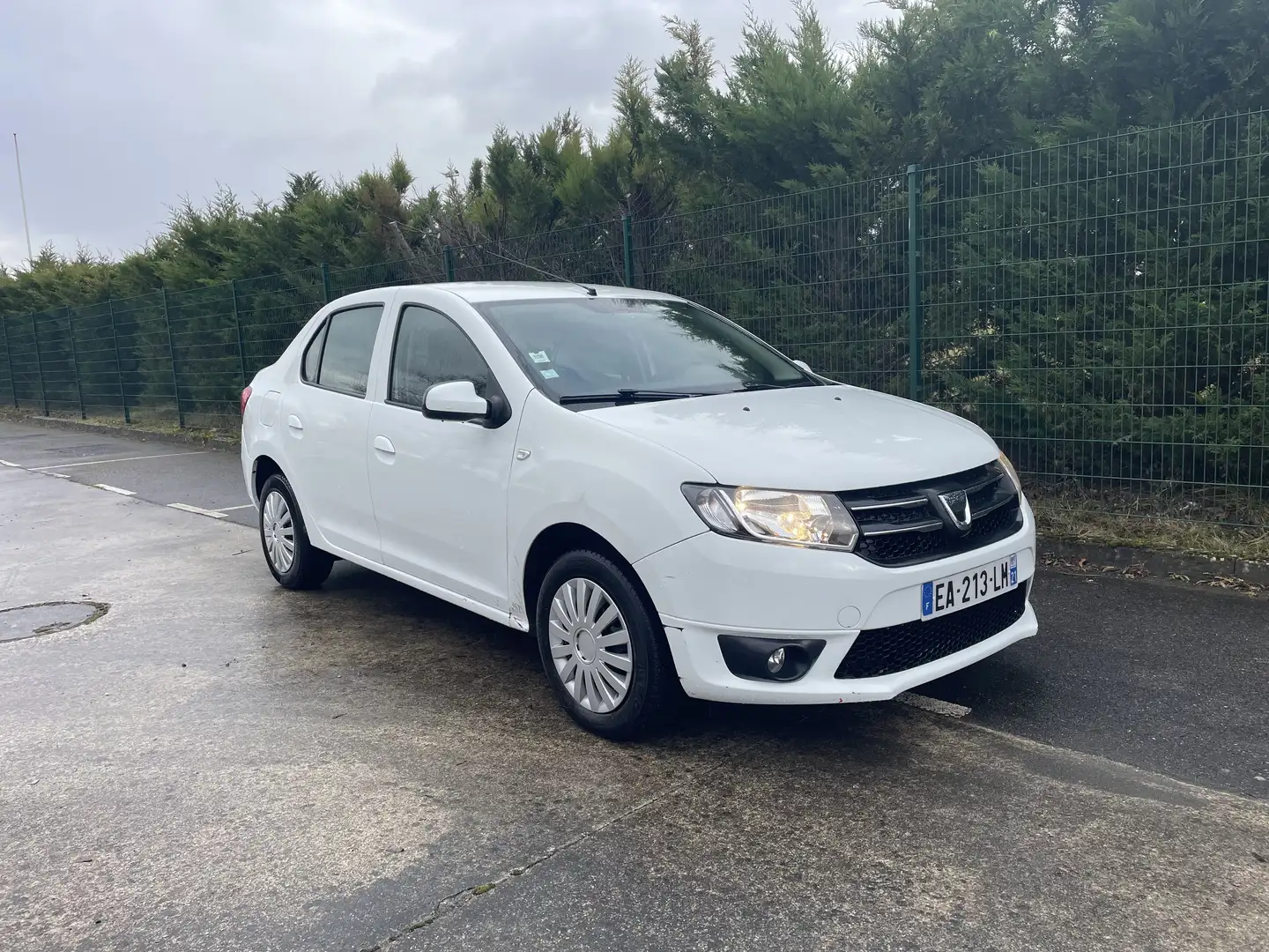 Dacia Logan dCi 90 Lauréate - 1