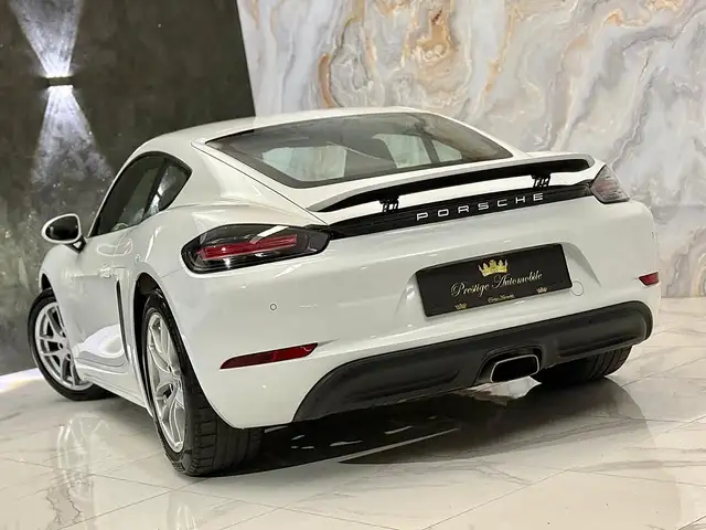 Porsche Cayman view 11