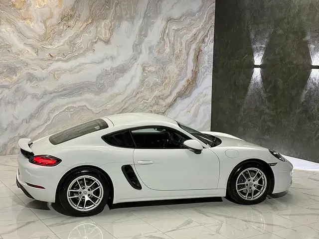 Porsche Cayman view 15