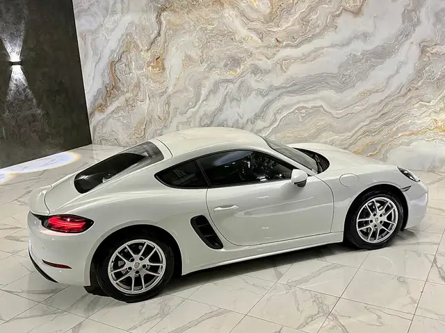Porsche Cayman view 12